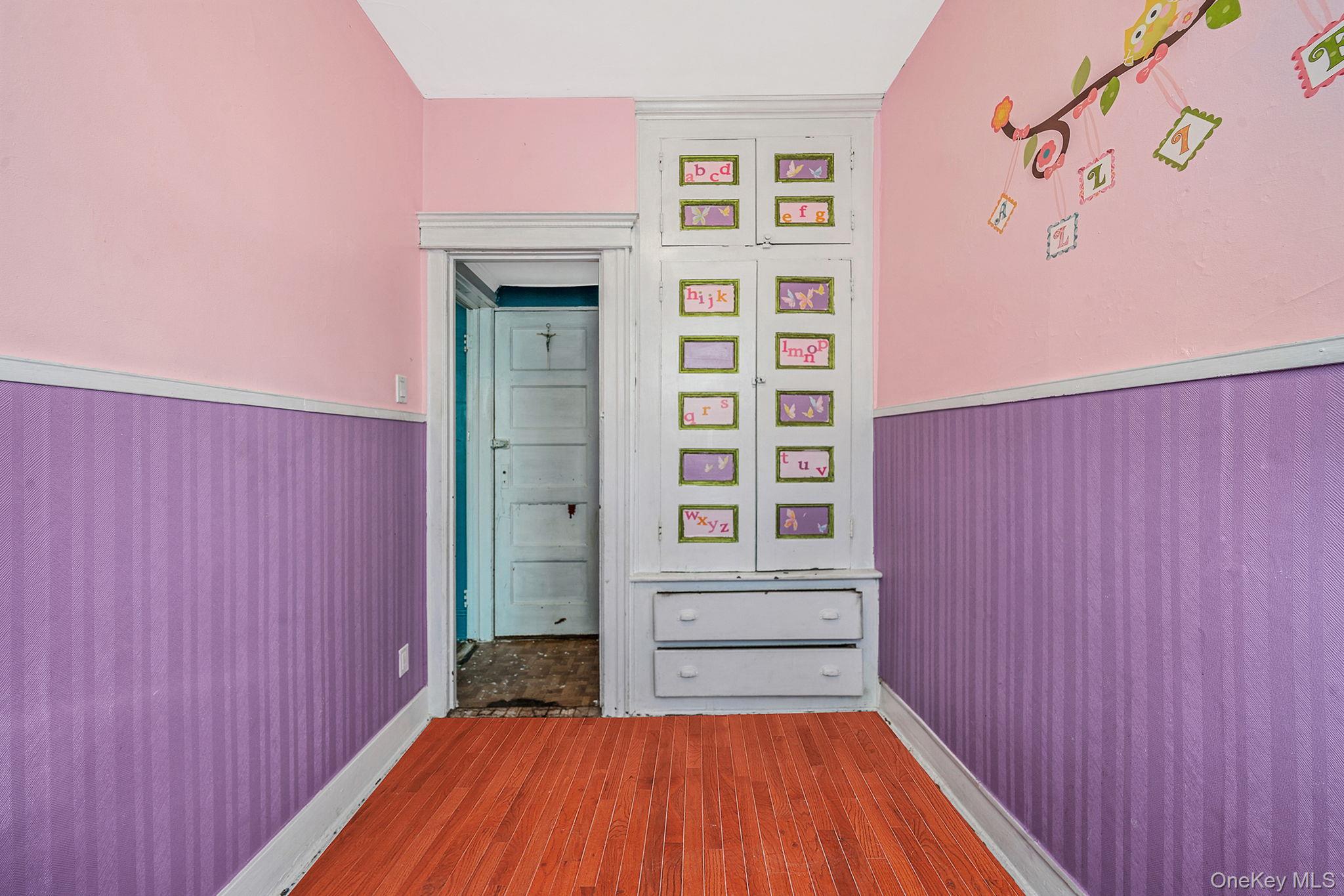 7935 77th Avenue, Glendale, NY 11385