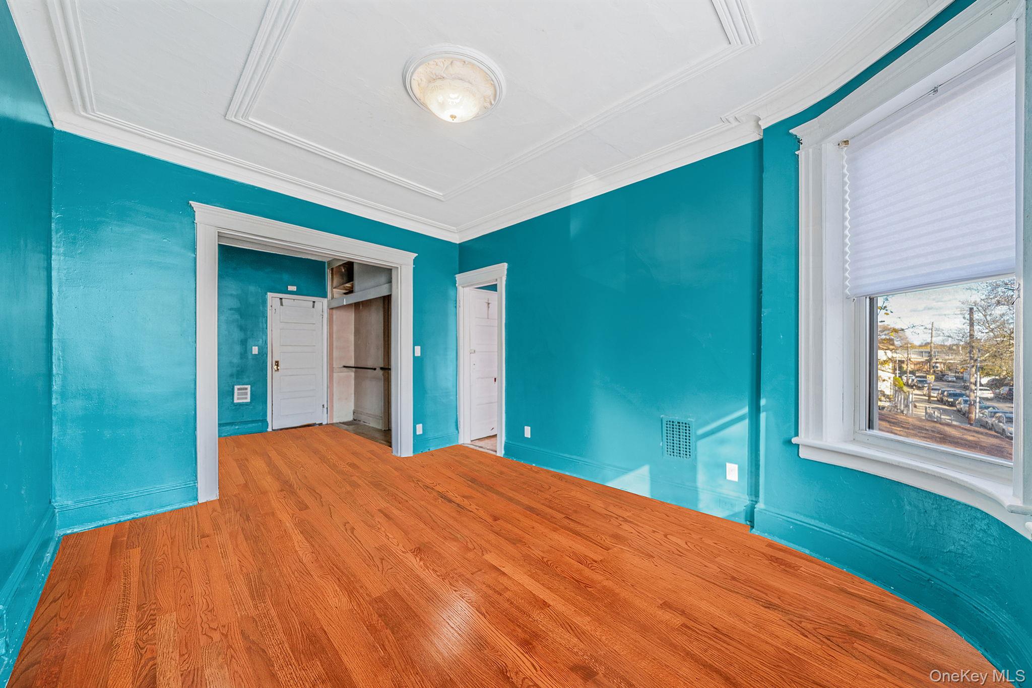 7935 77th Avenue, Glendale, NY 11385