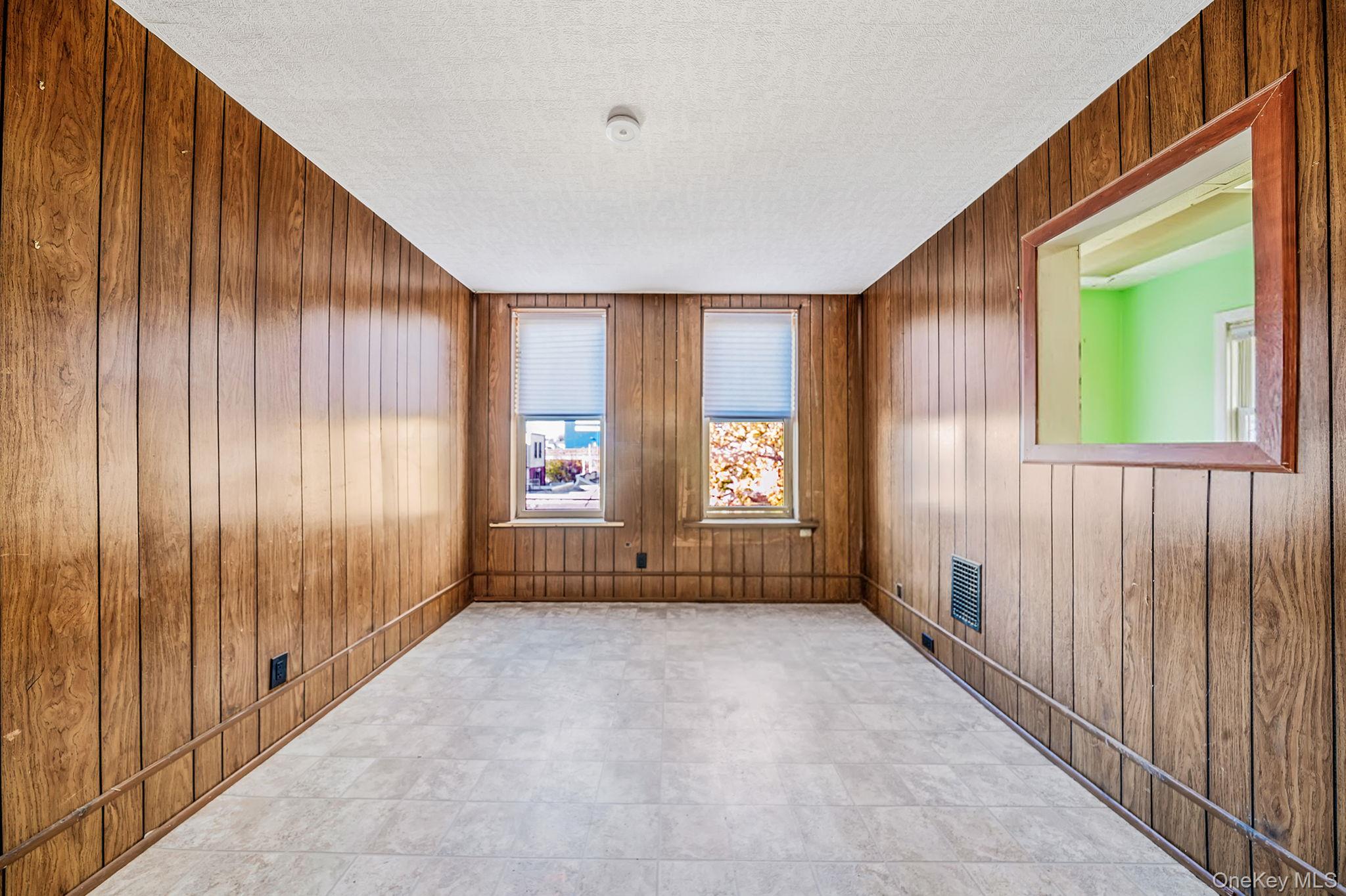 7935 77th Avenue, Glendale, NY 11385