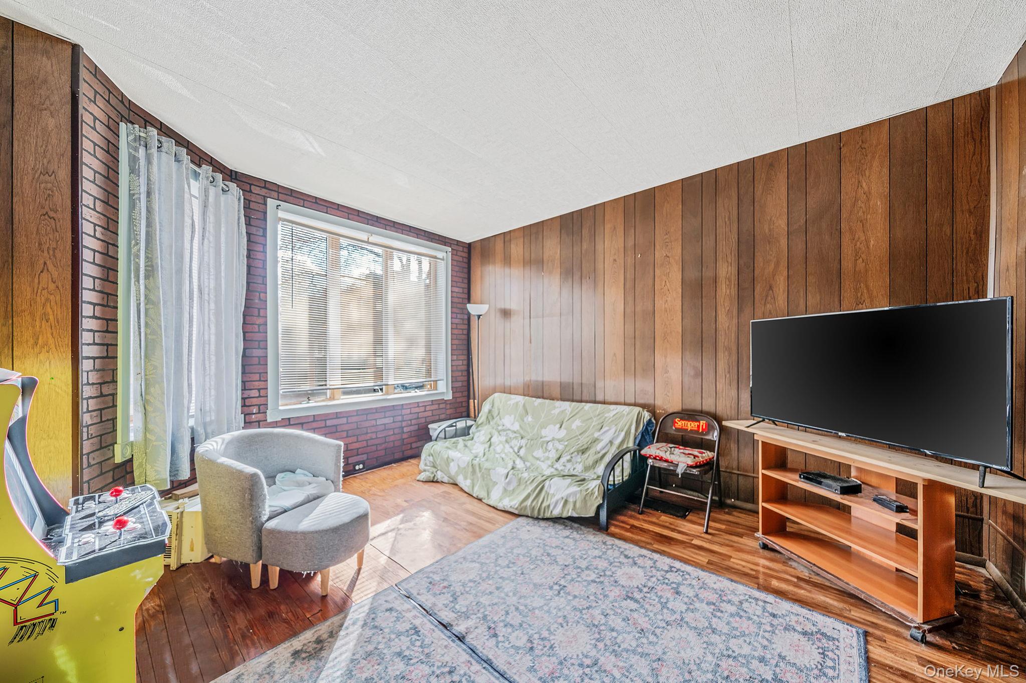 7935 77th Avenue, Glendale, NY 11385