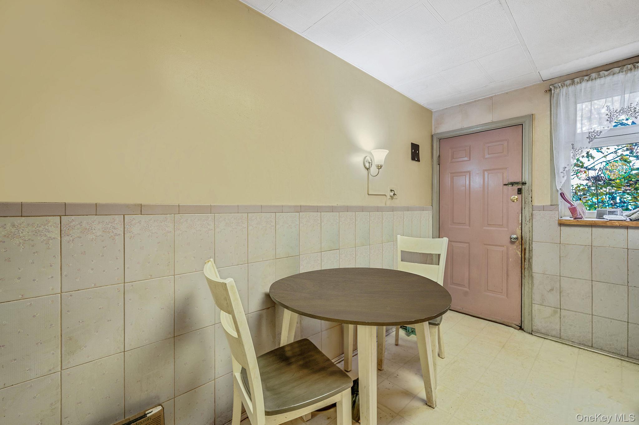 7935 77th Avenue, Glendale, NY 11385