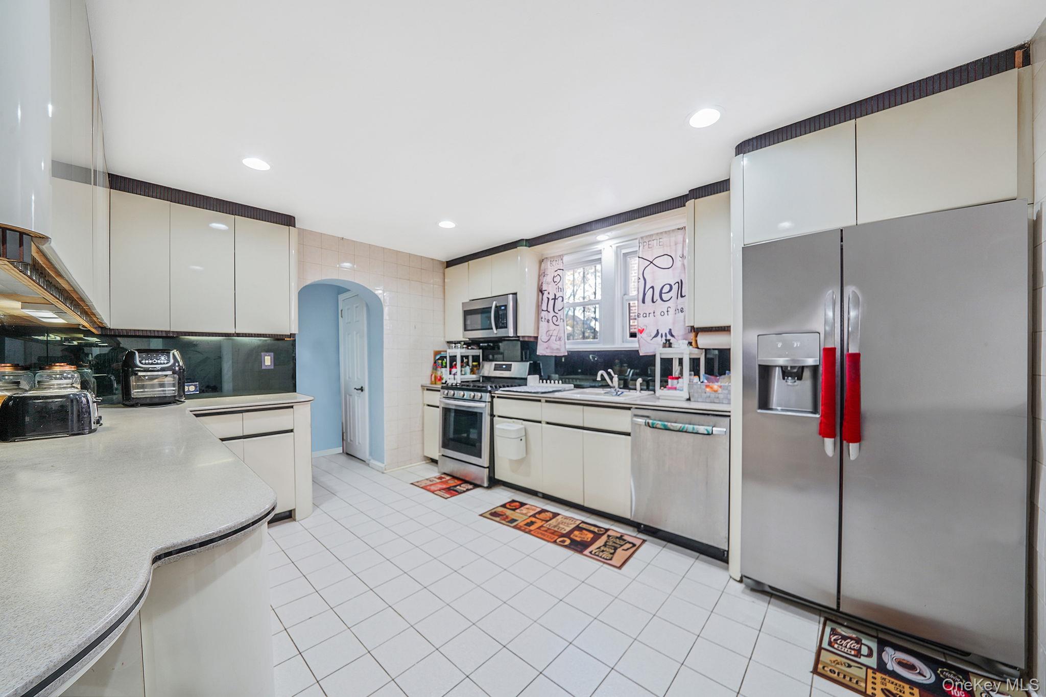 18832 114th Drive, Saint Albans, NY 11412