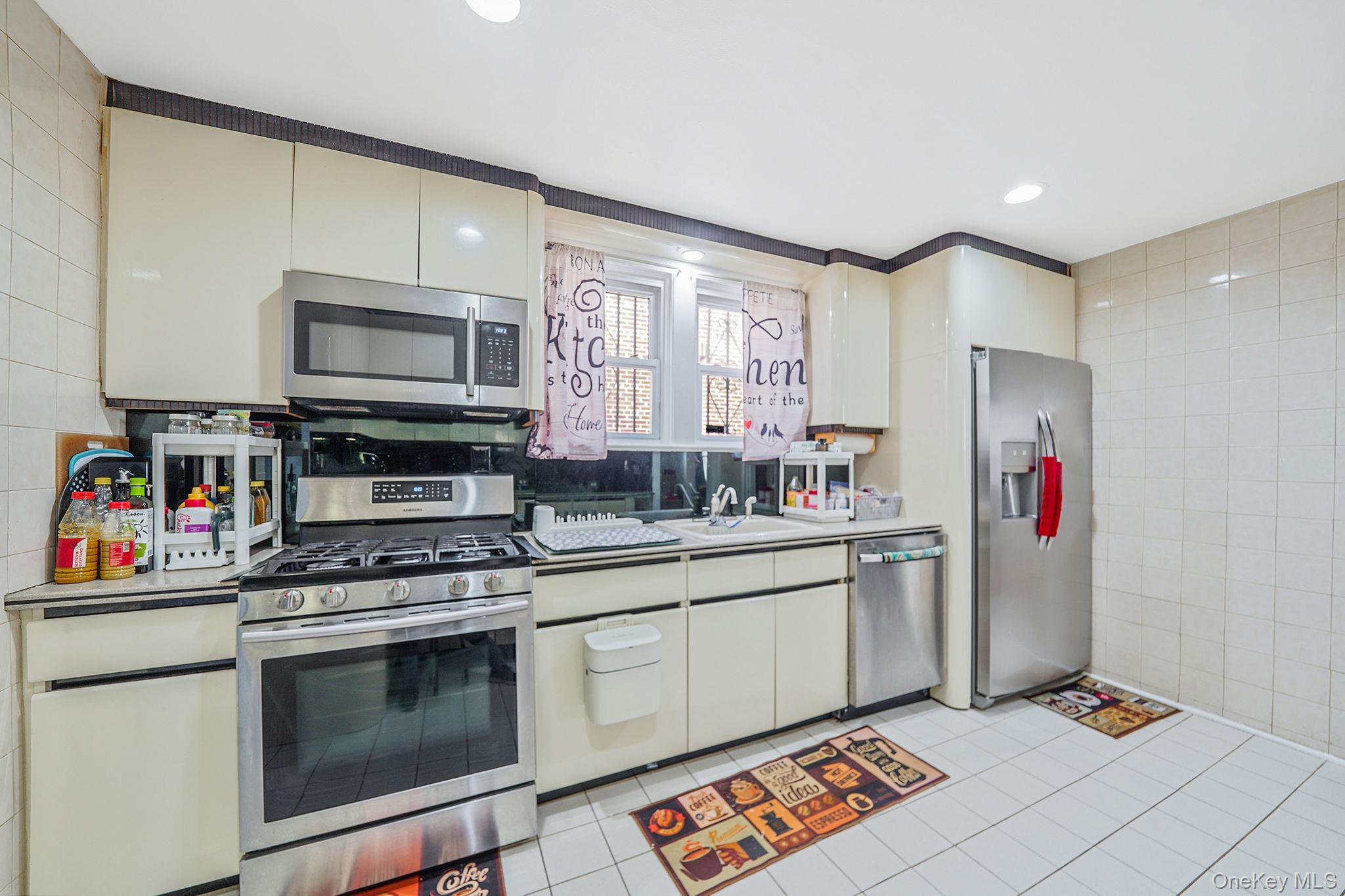 18832 114th Drive, Saint Albans, NY 11412