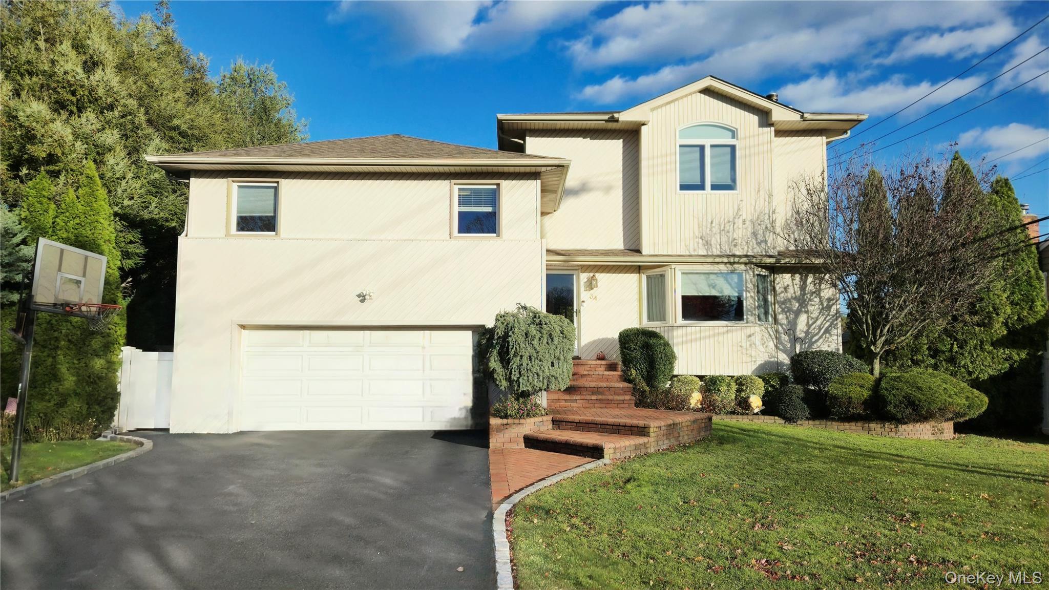 34 Melanie Lane, Syosset, NY 11791