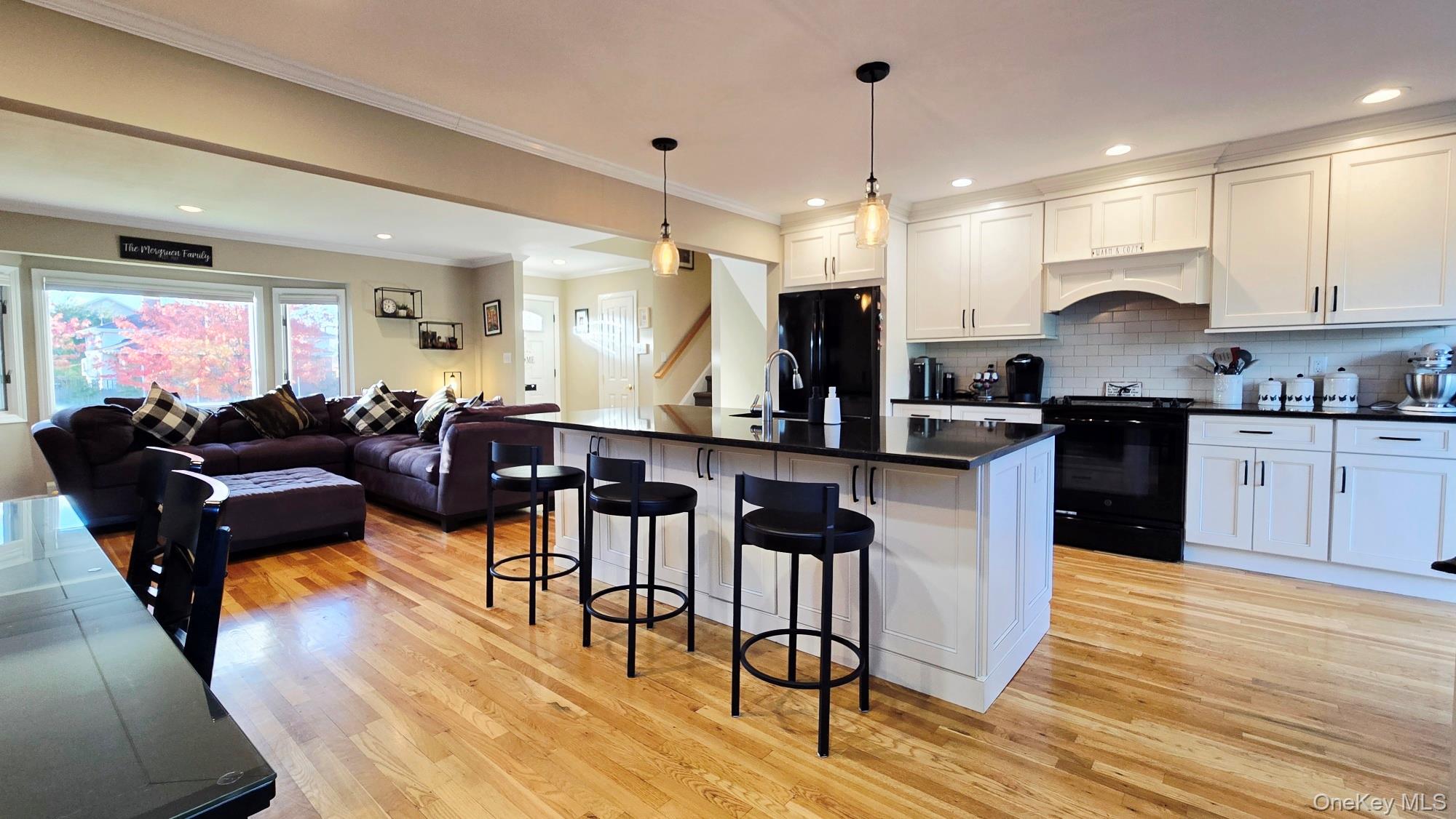 34 Melanie Lane, Syosset, NY 11791