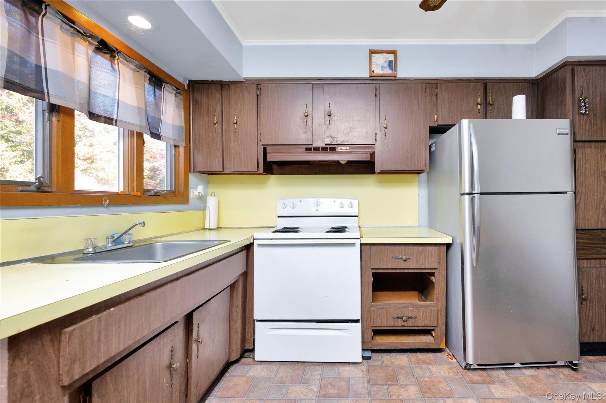 15 2nd Avenue, Farmingdale, NY 11735