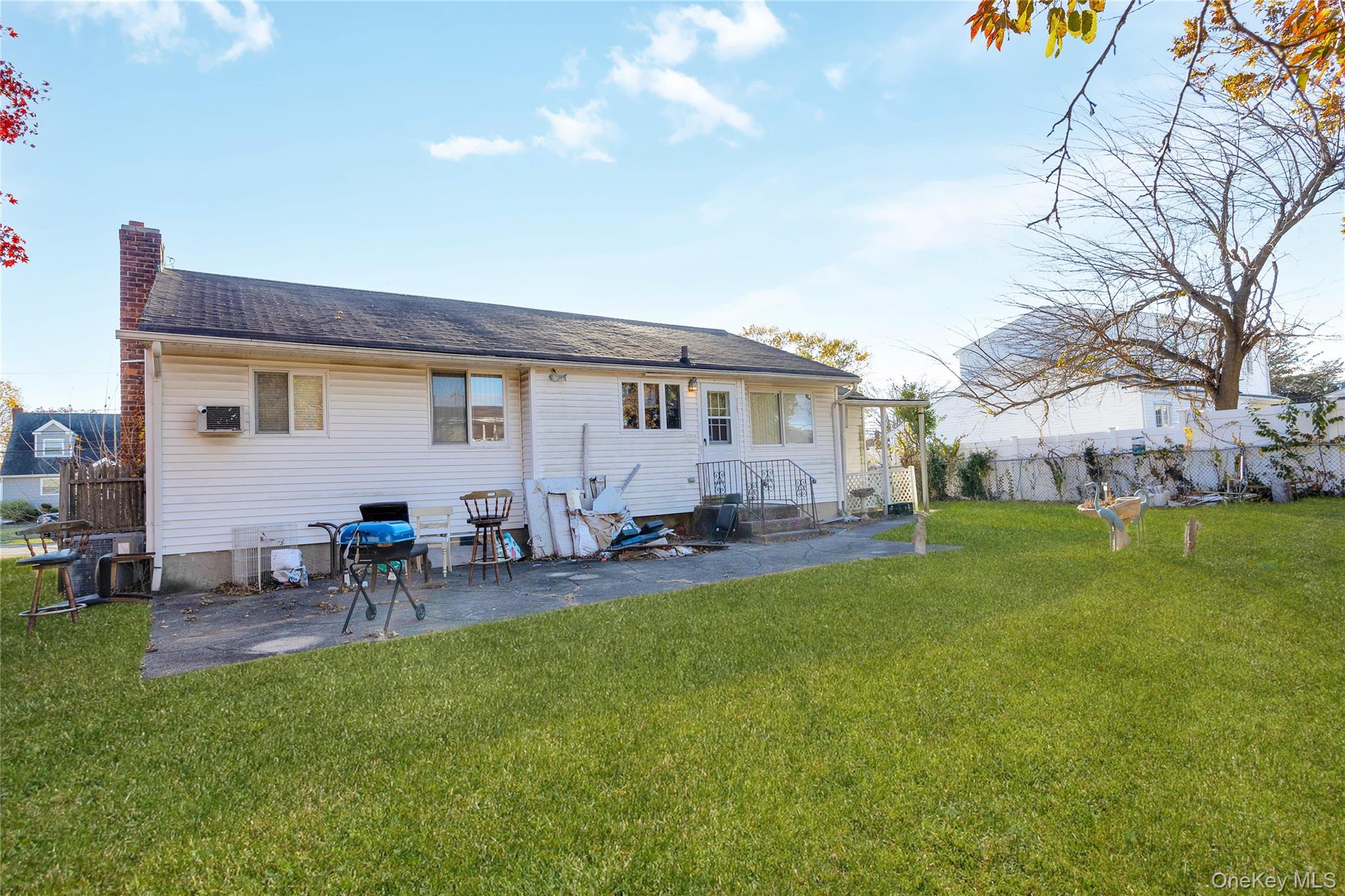 15 2nd Avenue, Farmingdale, NY 11735