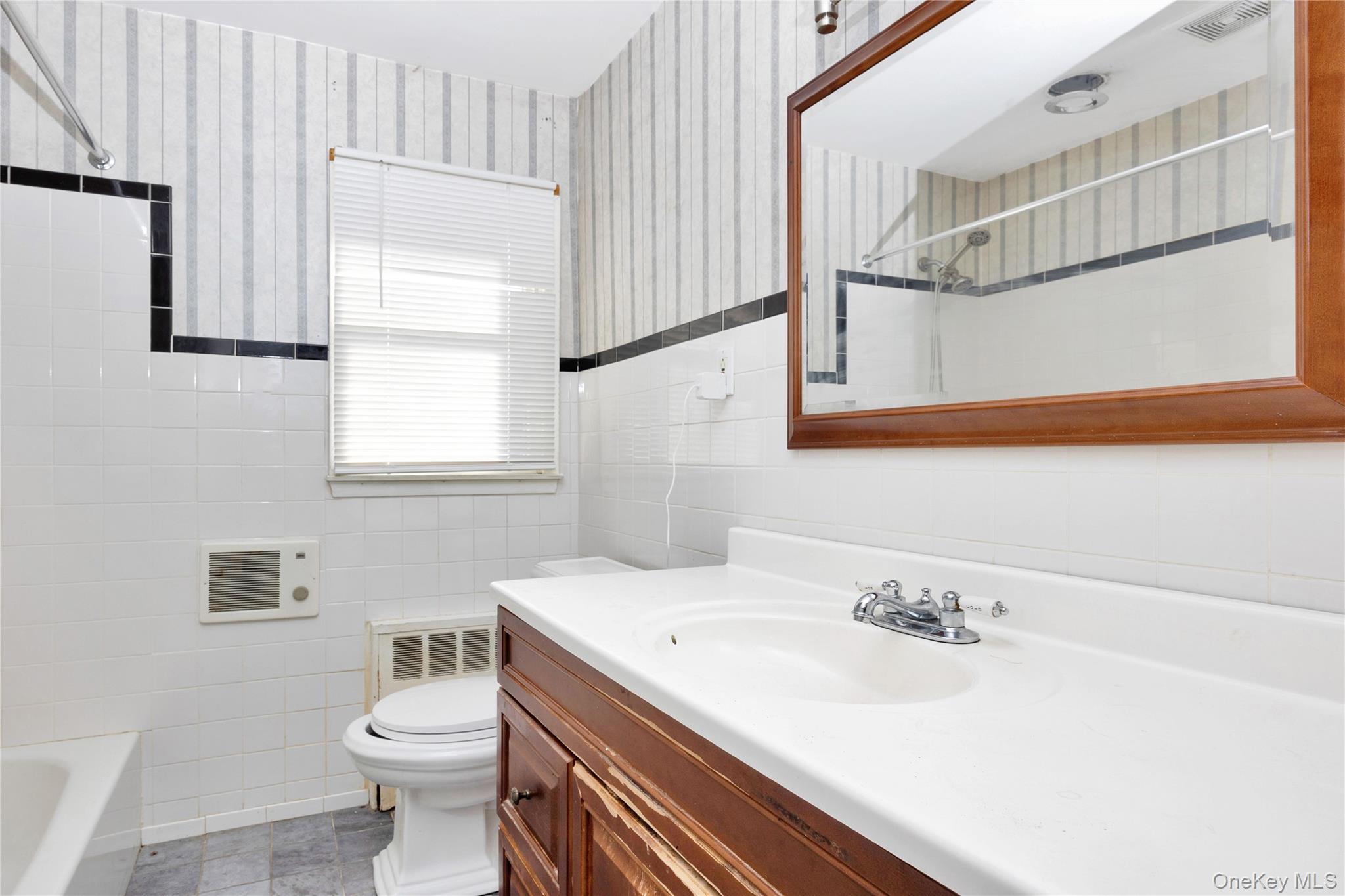 15 2nd Avenue, Farmingdale, NY 11735