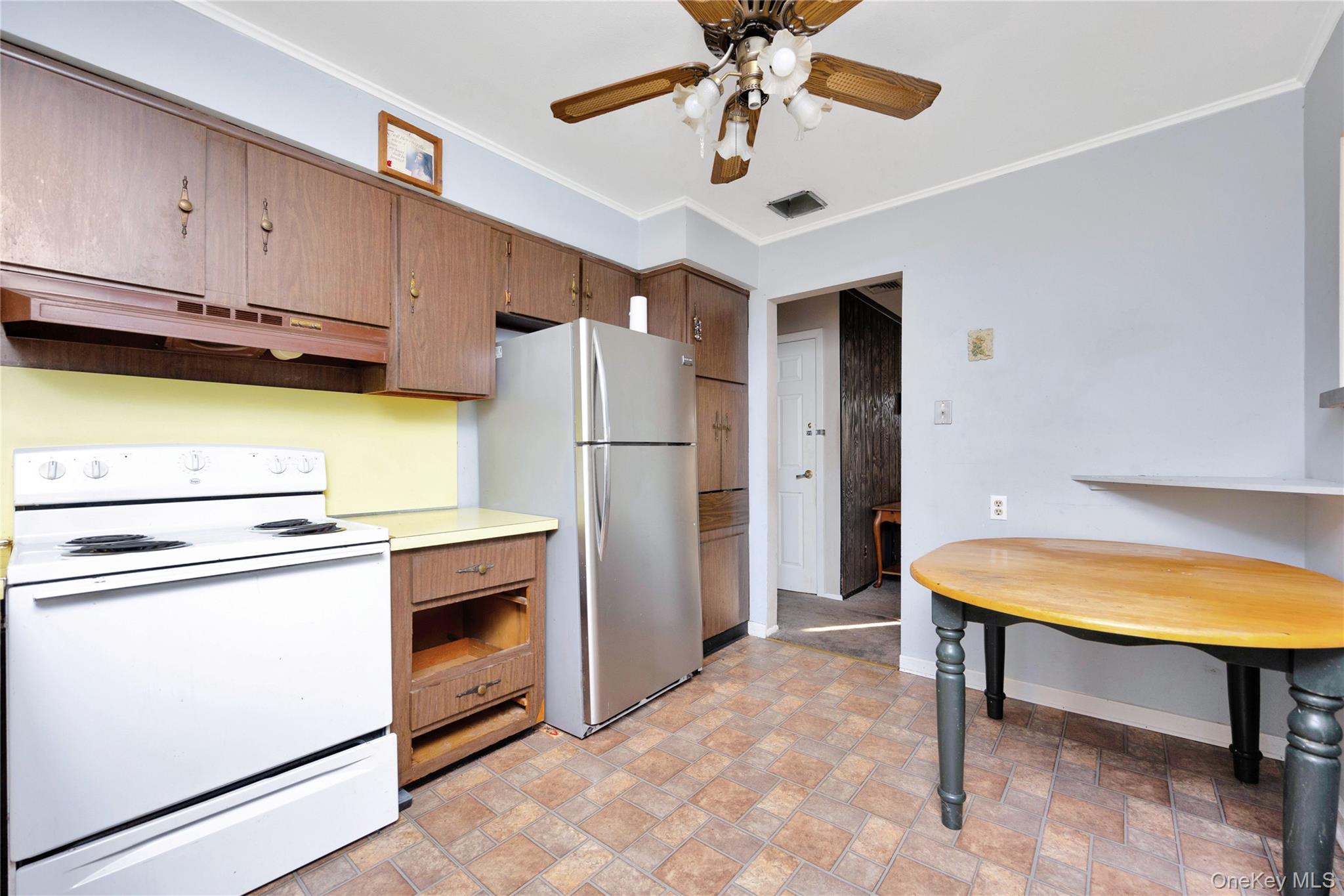 15 2nd Avenue, Farmingdale, NY 11735