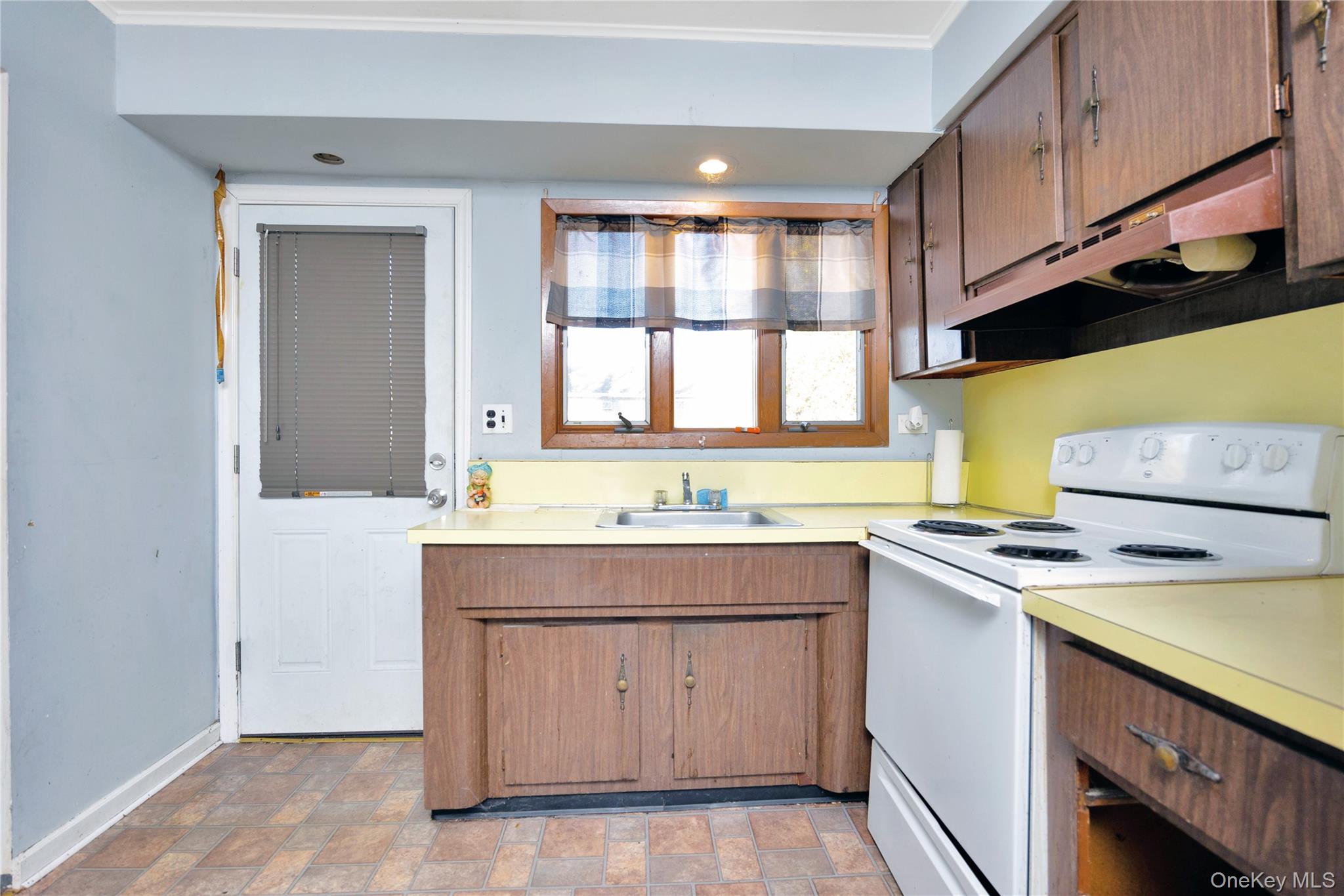 15 2nd Avenue, Farmingdale, NY 11735