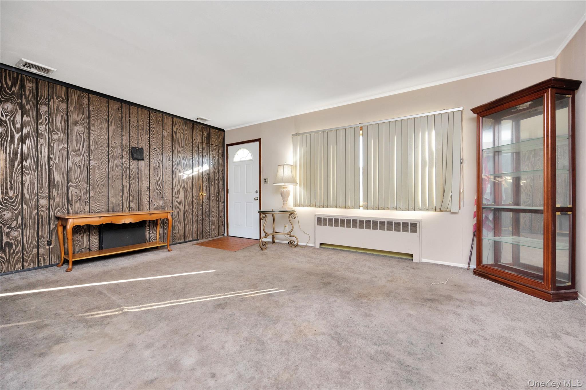 15 2nd Avenue, Farmingdale, NY 11735