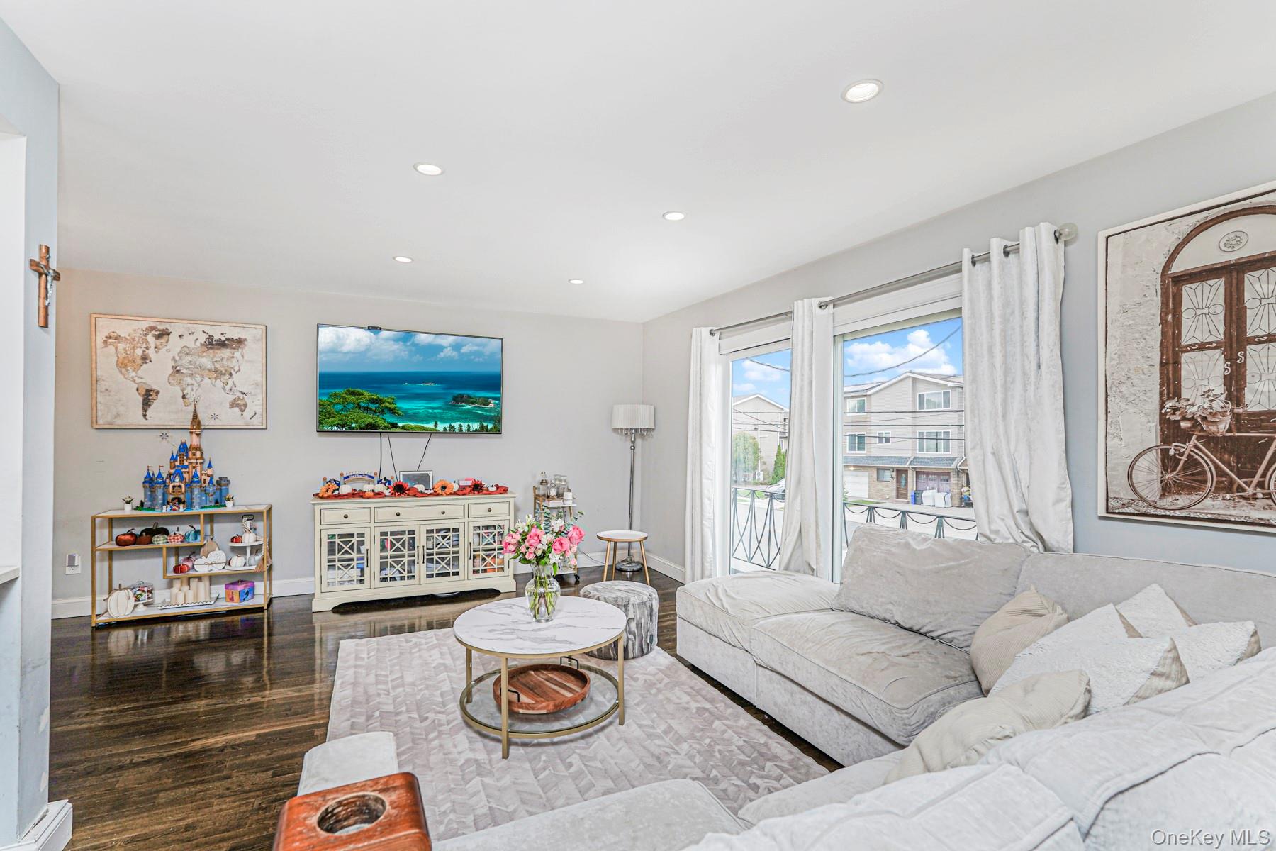 28 Drumgoole Road E, Staten Island, NY 10312