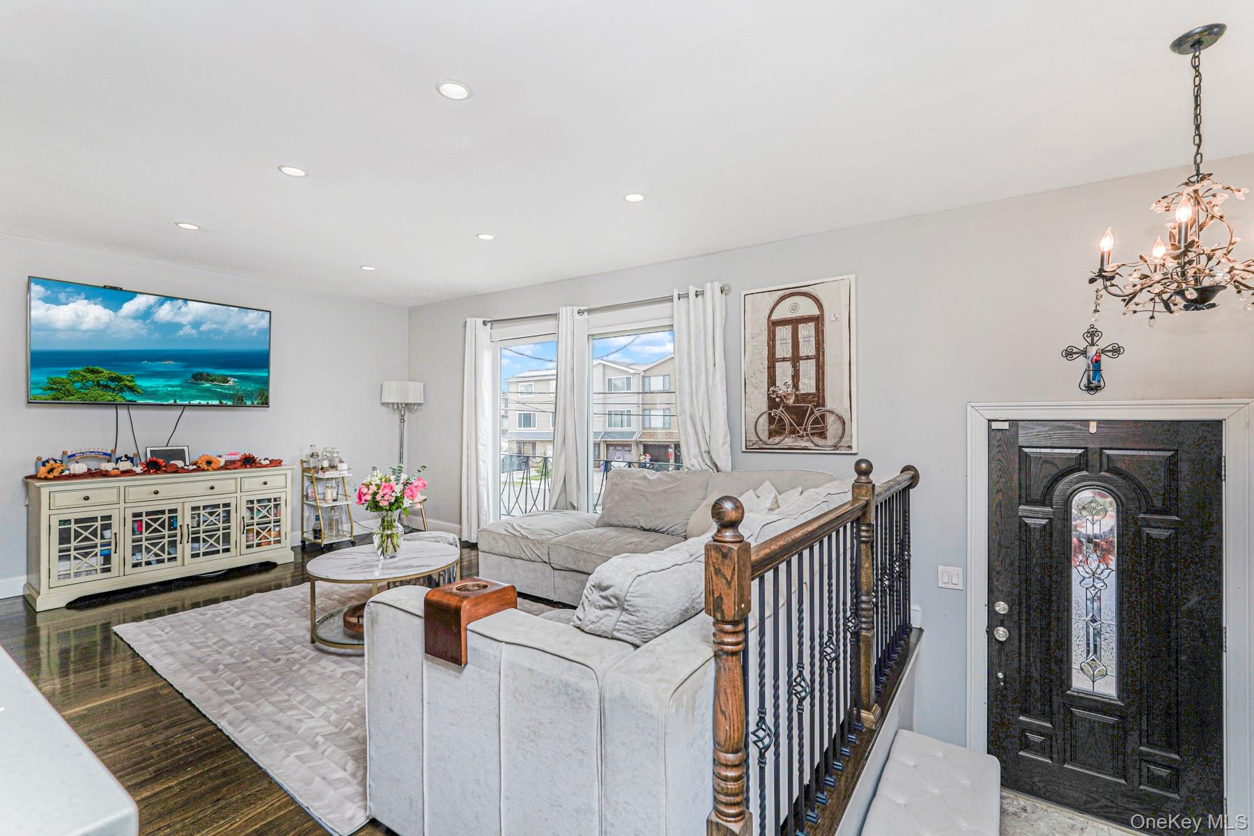 28 Drumgoole Road E, Staten Island, NY 10312