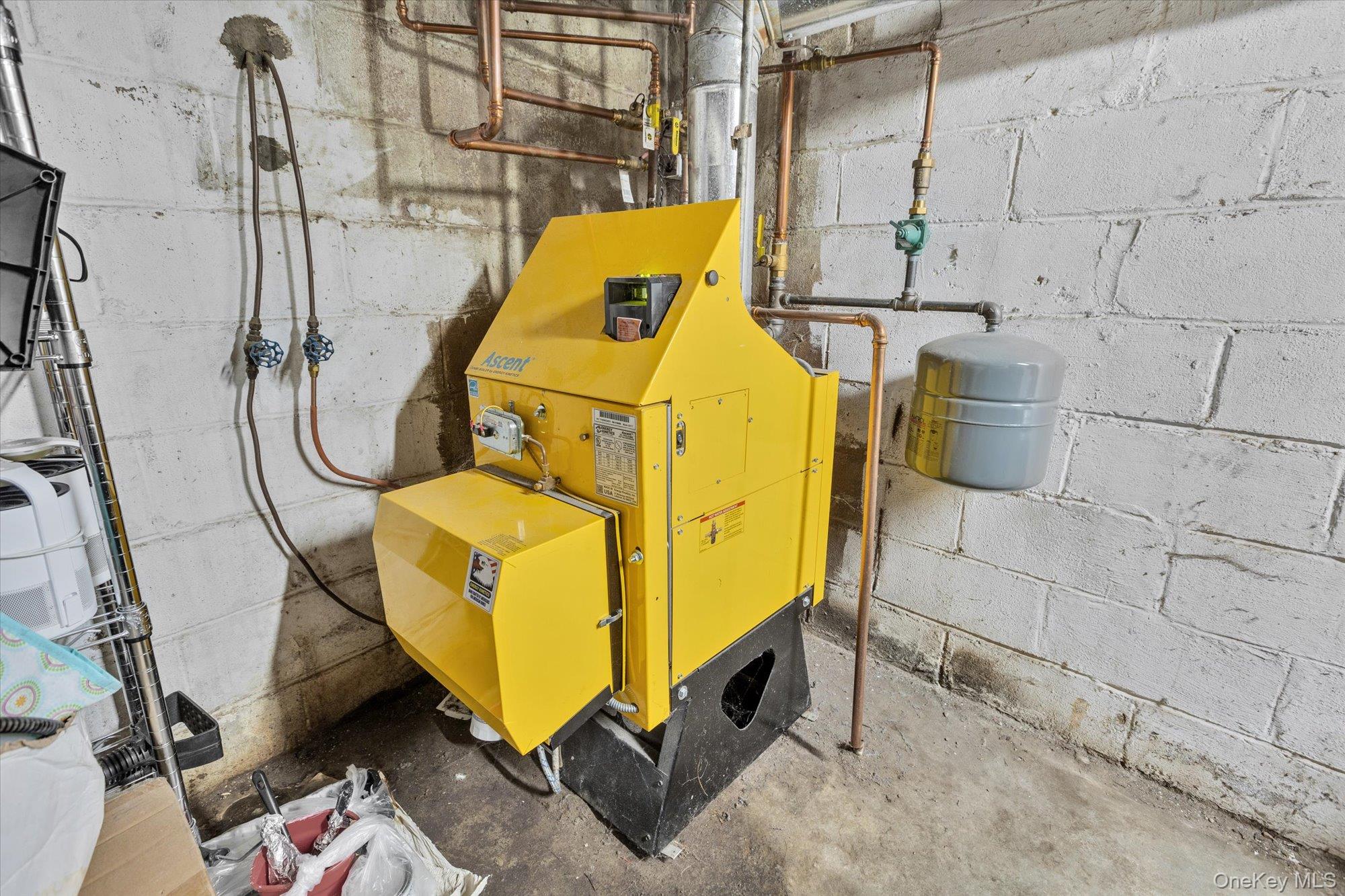 16 Piermont Court, Melville, NY 11747