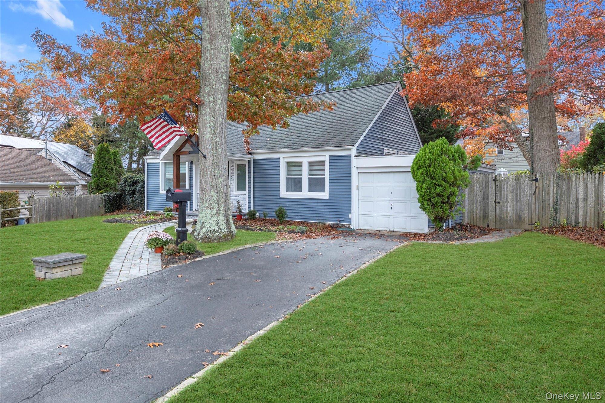 16 Piermont Court, Melville, NY 11747