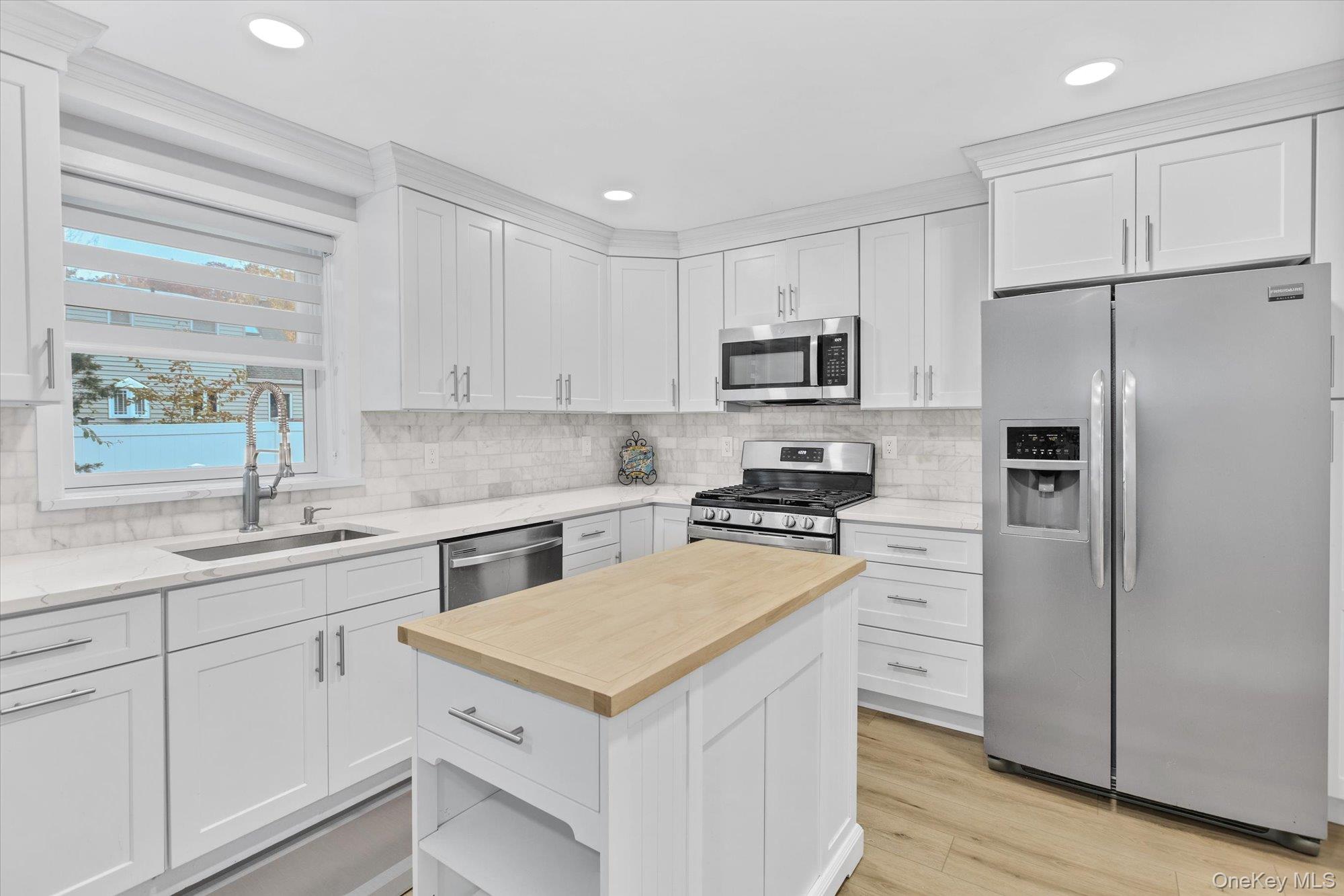 16 Piermont Court, Melville, NY 11747