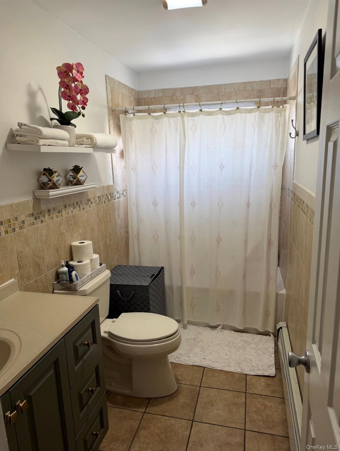 648 Molloy Street, Copiague, NY 11726