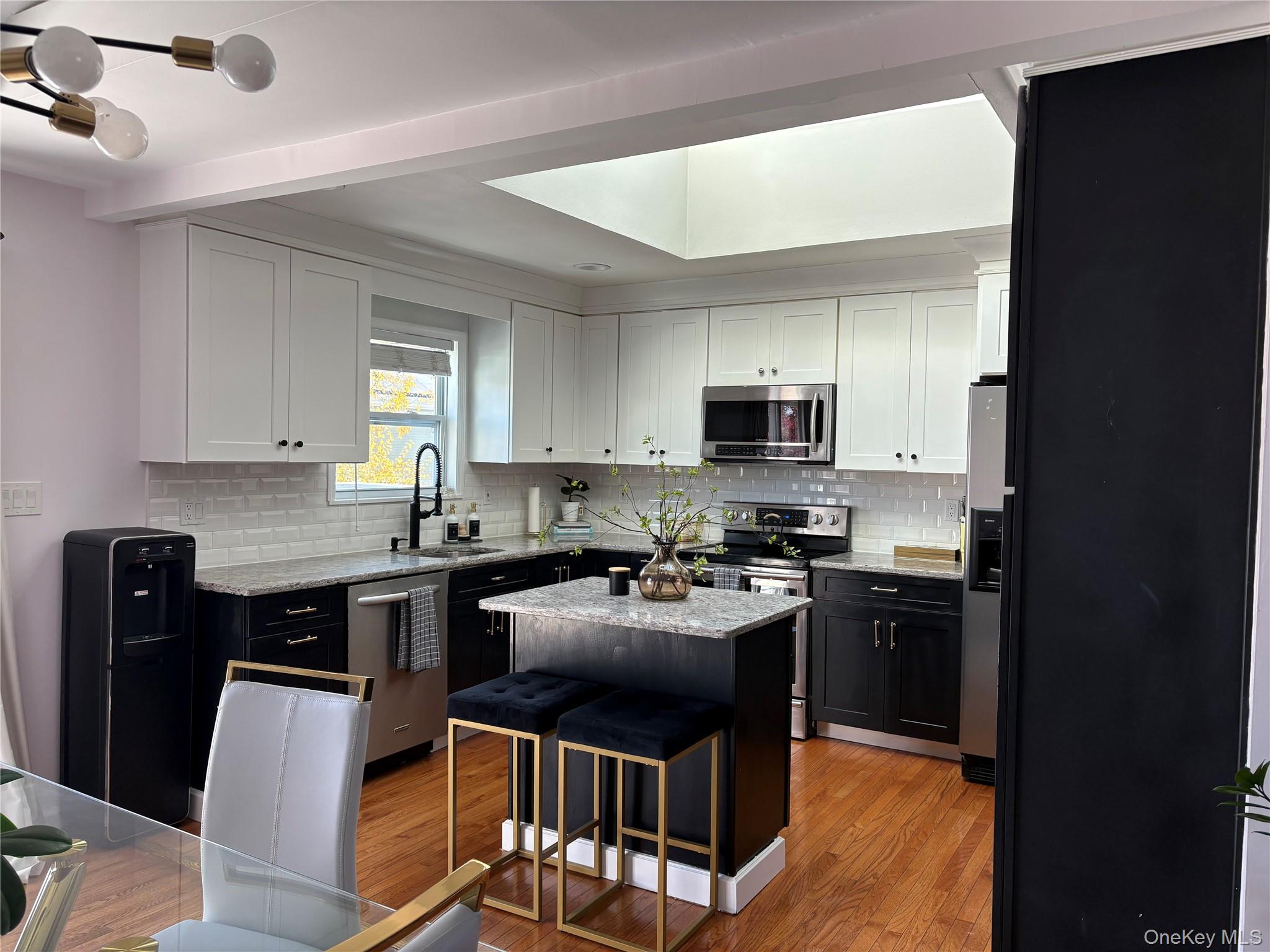 648 Molloy Street, Copiague, NY 11726