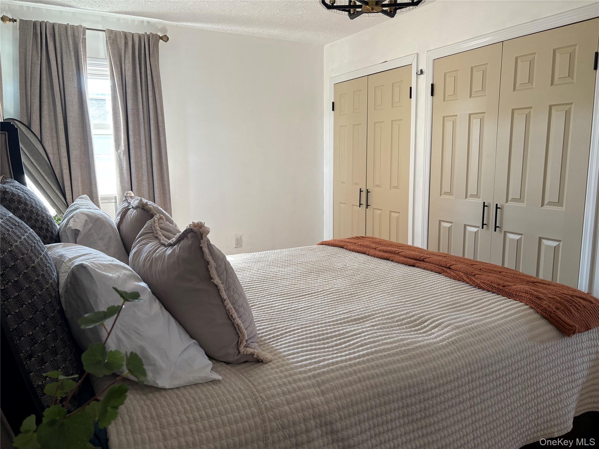 648 Molloy Street, Copiague, NY 11726