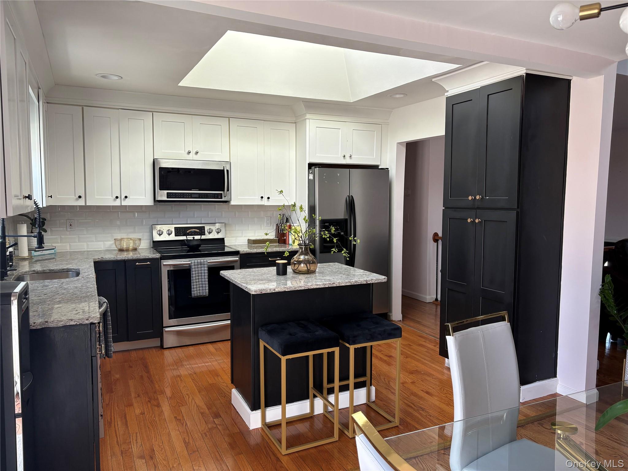 648 Molloy Street, Copiague, NY 11726