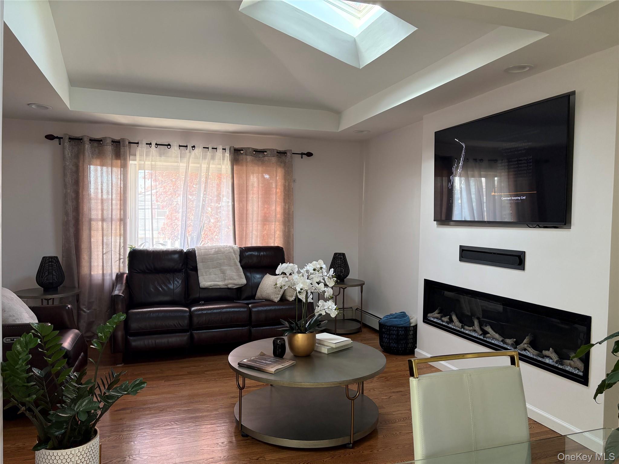 648 Molloy Street, Copiague, NY 11726