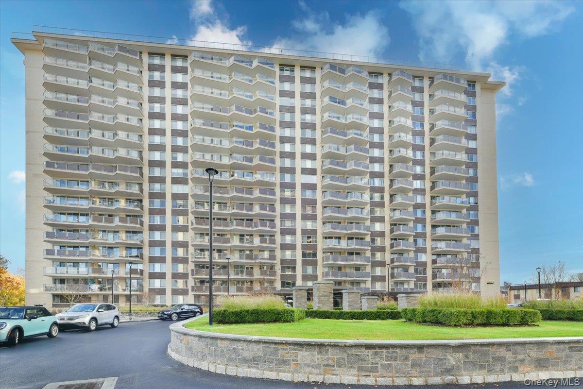 18-15 215 # 2G, Bayside, NY 11360