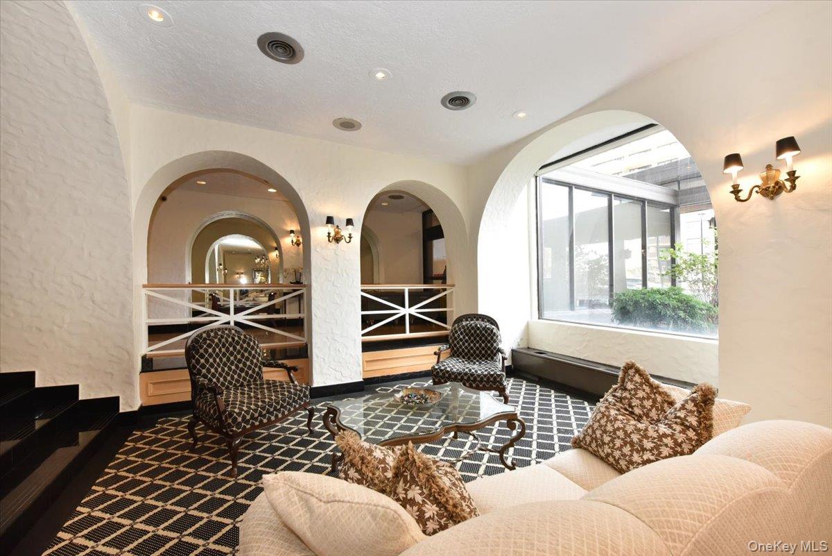 18-15 215 # 2G, Bayside, NY 11360