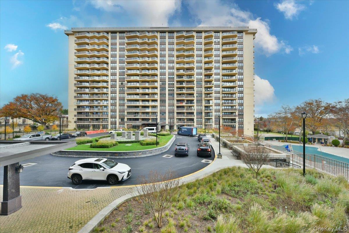 18-15 215 # 2G, Bayside, NY 11360