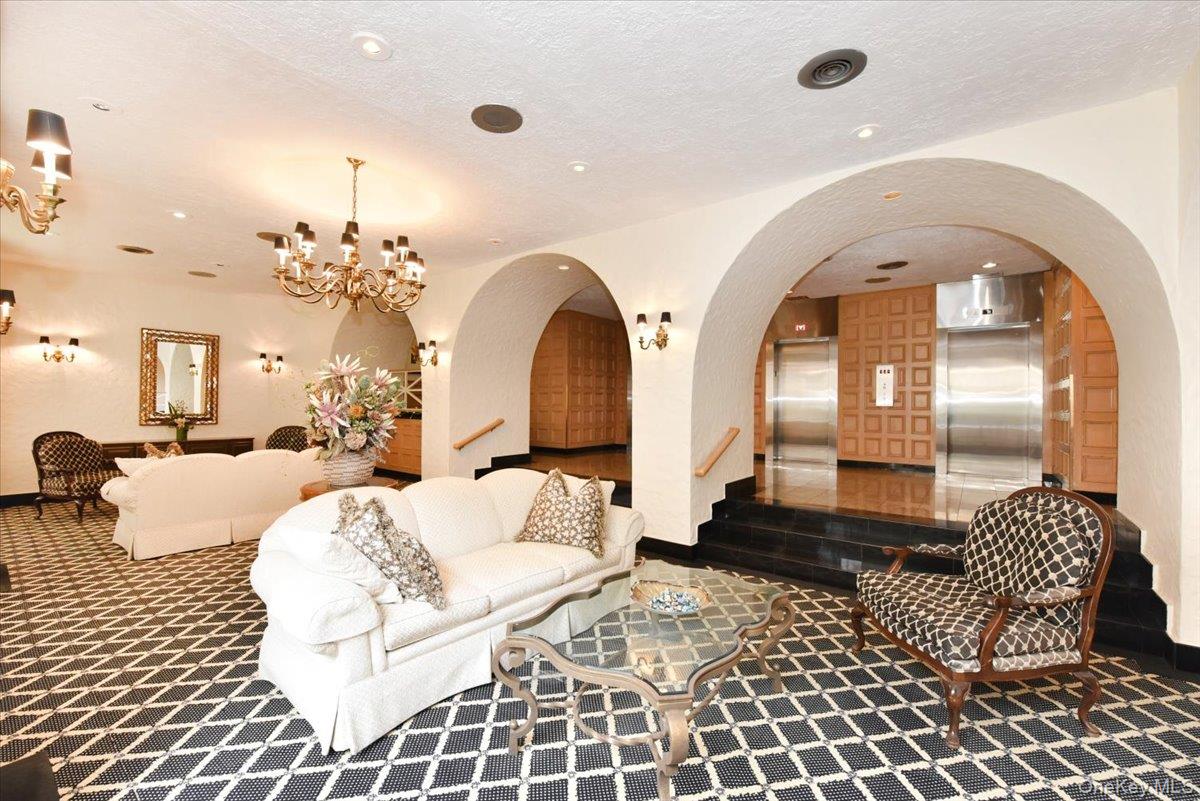 18-15 215 # 2G, Bayside, NY 11360