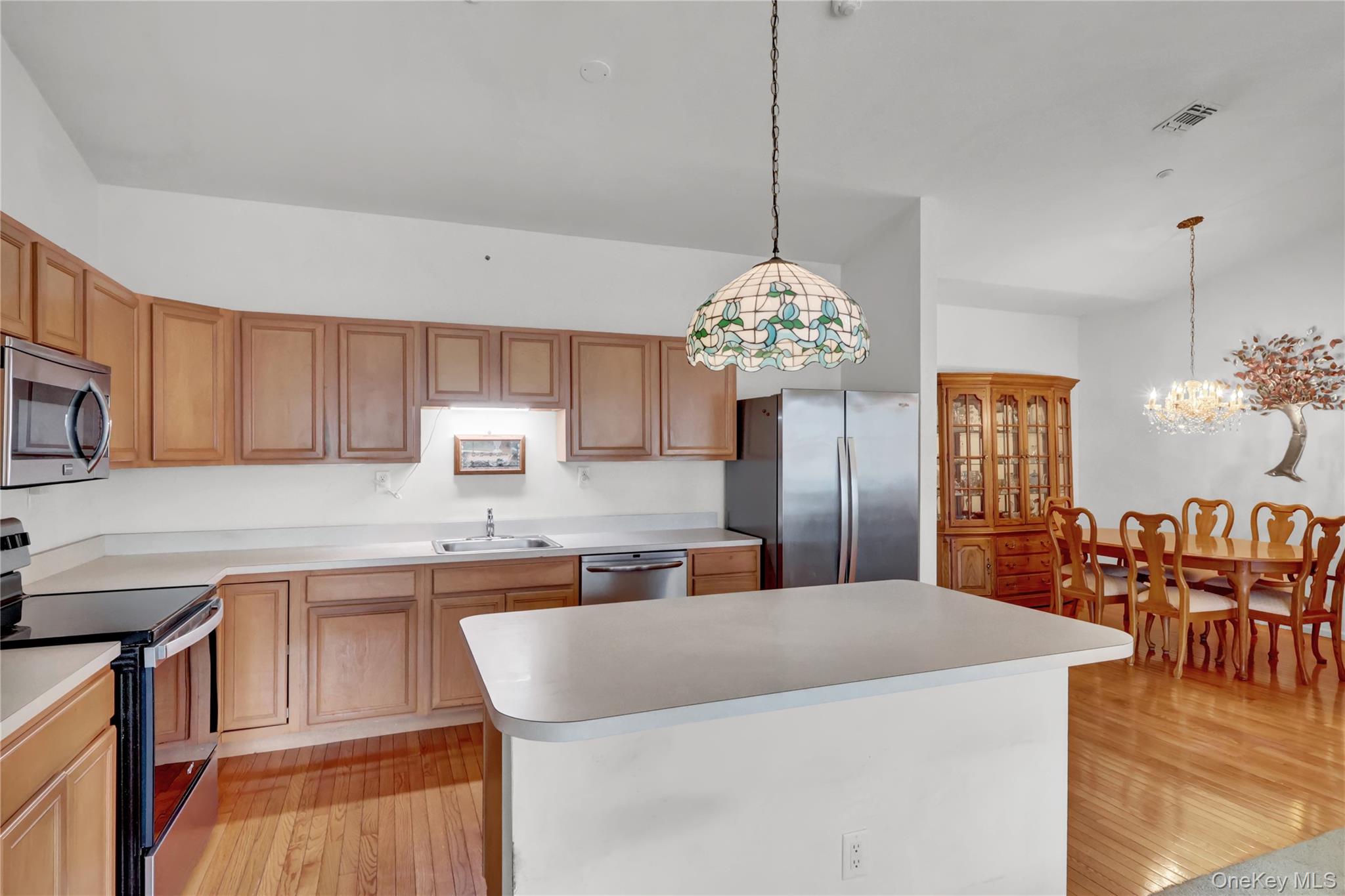 816 Narragansett Villas Drive # 816, Lindenhurst, NY 11757