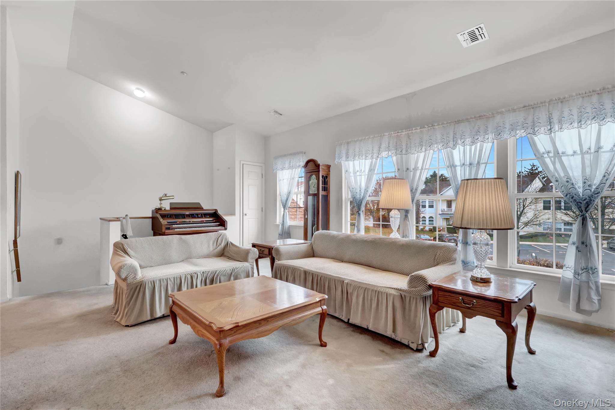 816 Narragansett Villas Drive # 816, Lindenhurst, NY 11757