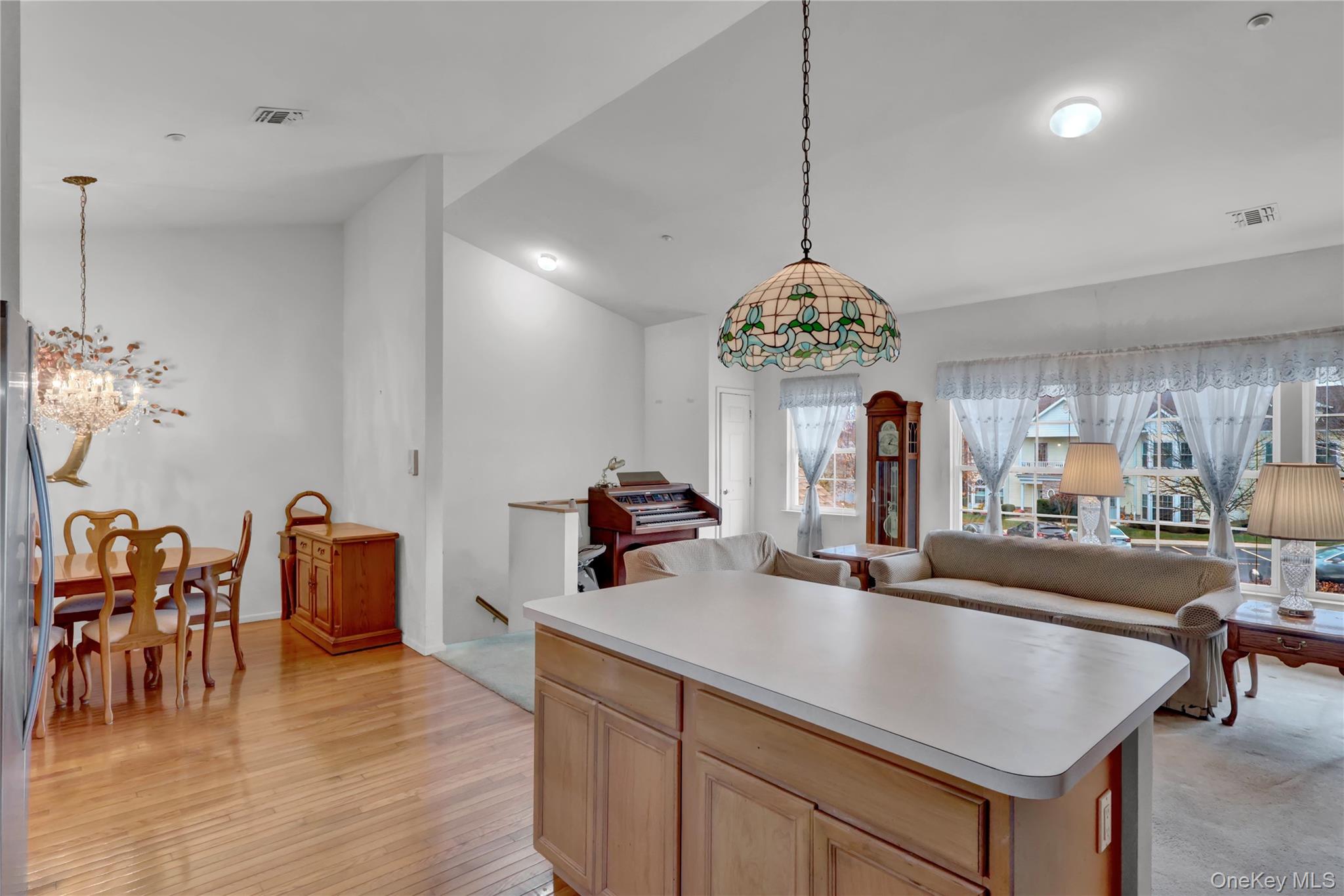 816 Narragansett Villas Drive # 816, Lindenhurst, NY 11757