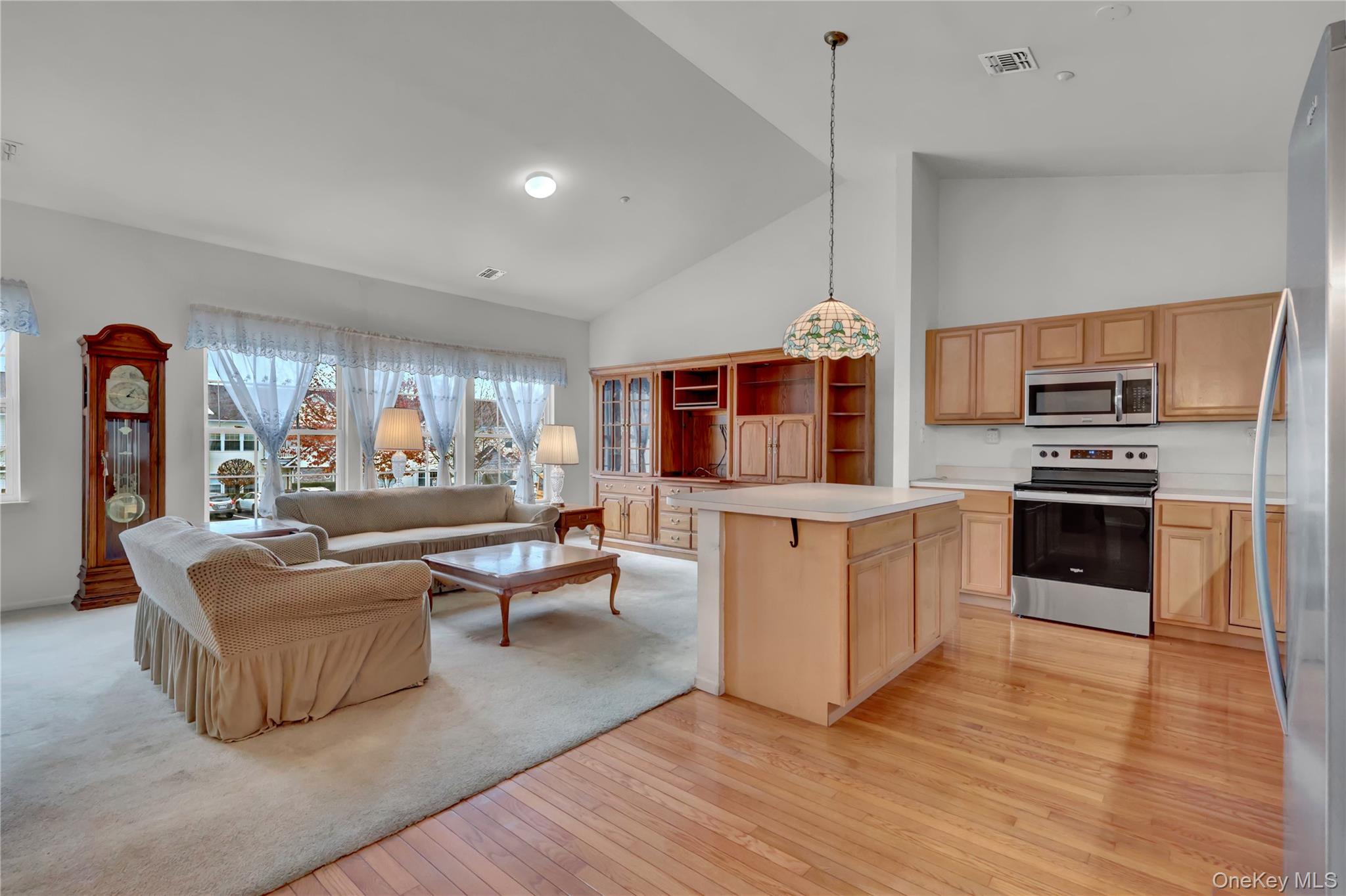 816 Narragansett Villas Drive # 816, Lindenhurst, NY 11757