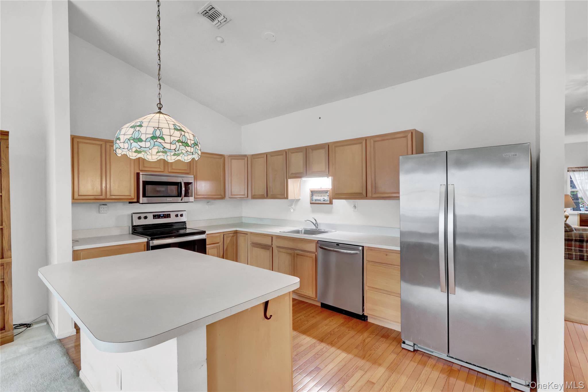 816 Narragansett Villas Drive # 816, Lindenhurst, NY 11757