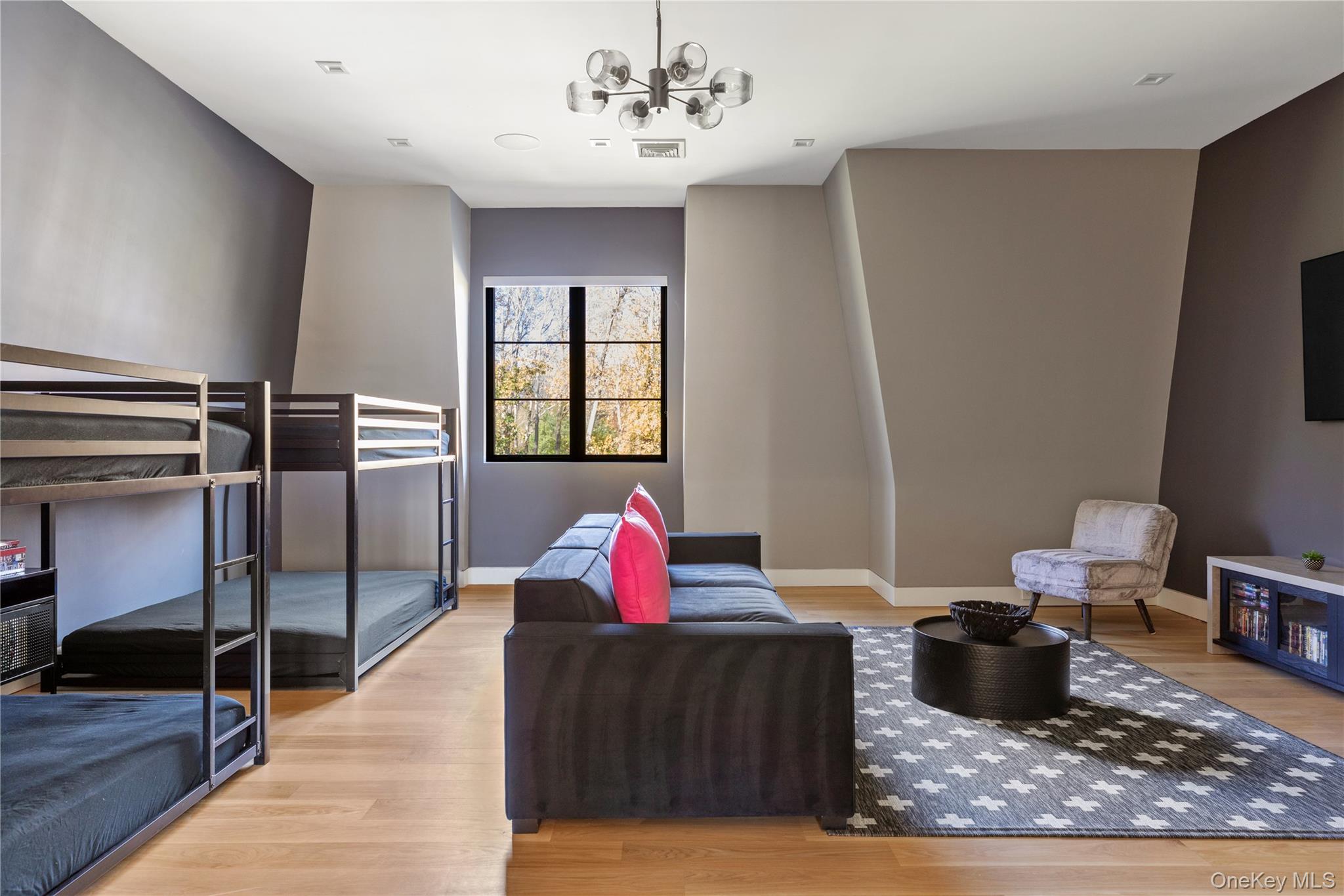 199 Lattingtown Road, Locust Valley, NY 11560