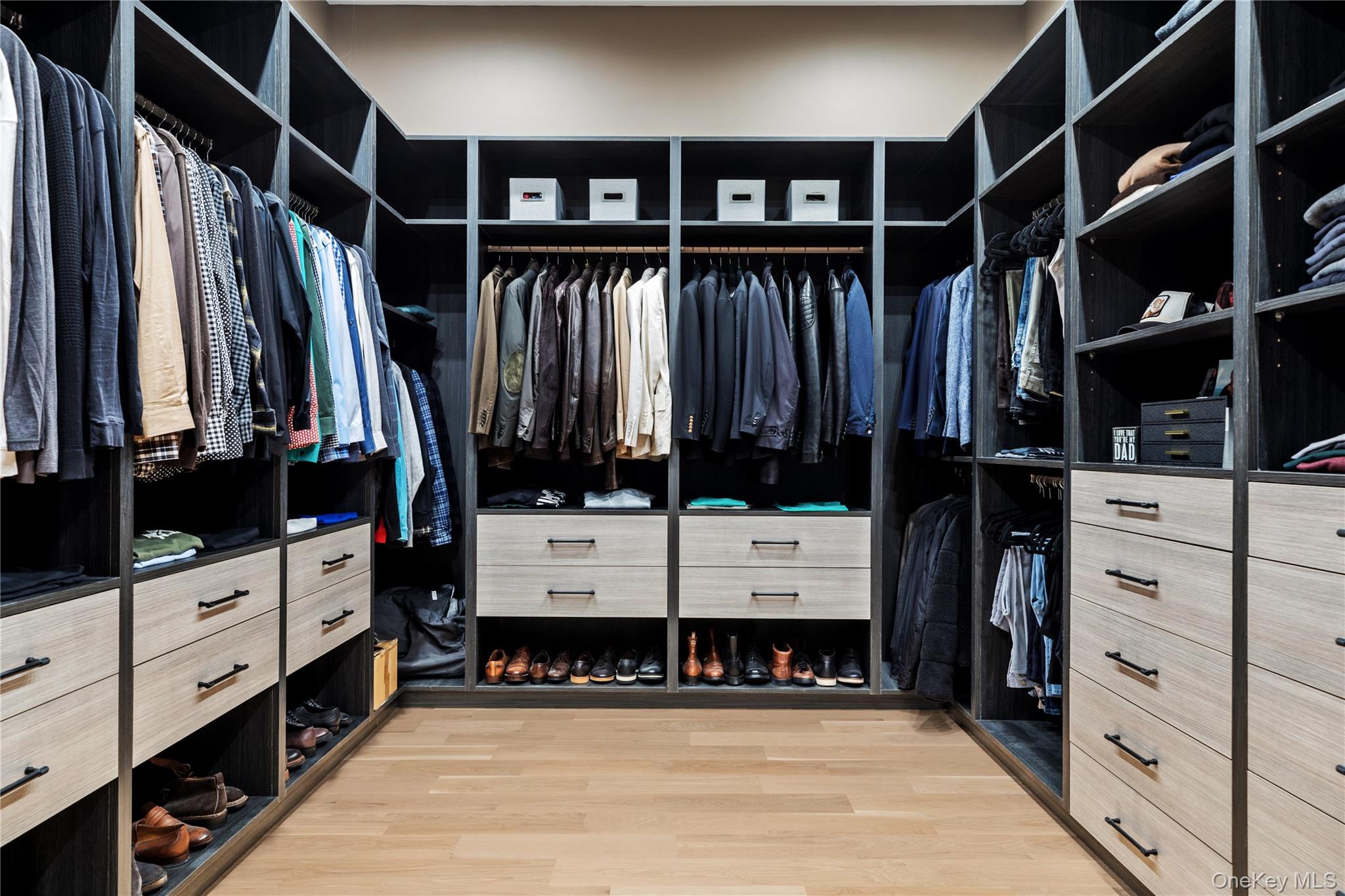 199 Lattingtown Road, Locust Valley, NY 11560