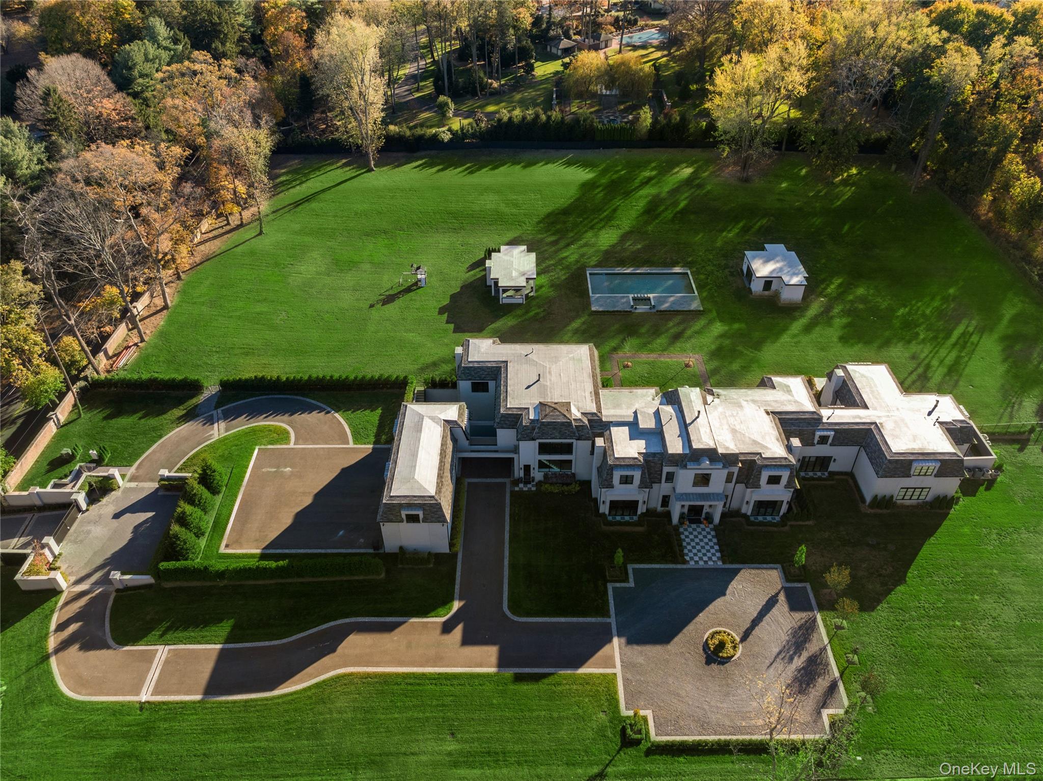 199 Lattingtown Road, Locust Valley, NY 11560