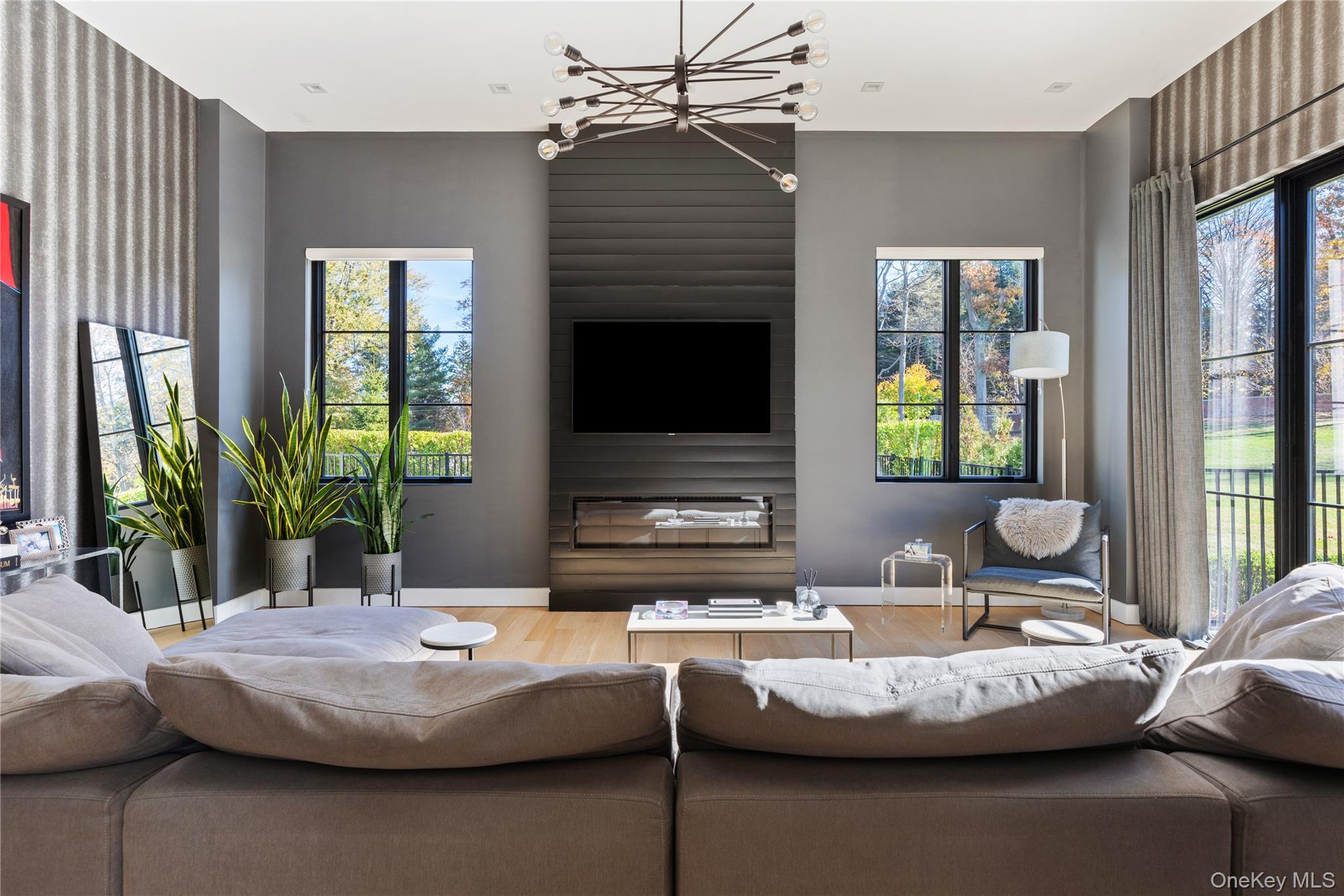 199 Lattingtown Road, Locust Valley, NY 11560