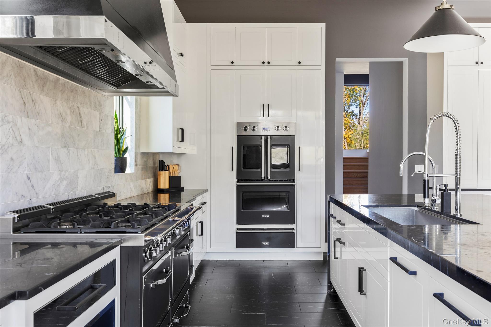 199 Lattingtown Road, Locust Valley, NY 11560