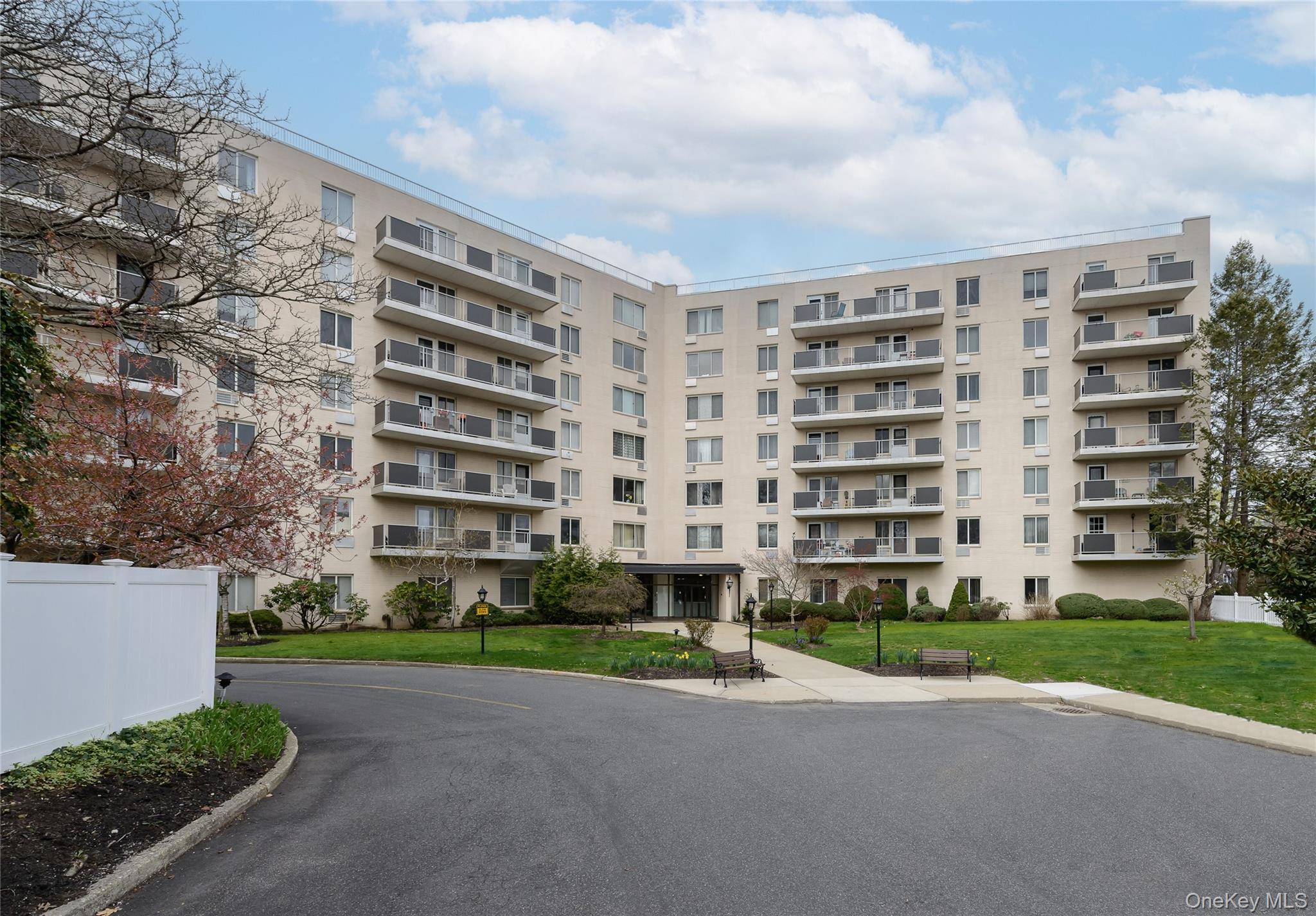 135 Post Avenue # 3F, Westbury, NY 11590