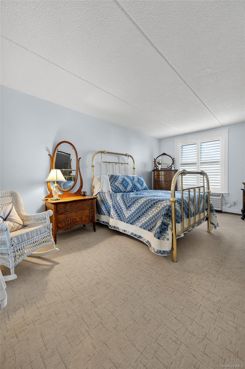 135 Post Avenue # 3F, Westbury, NY 11590