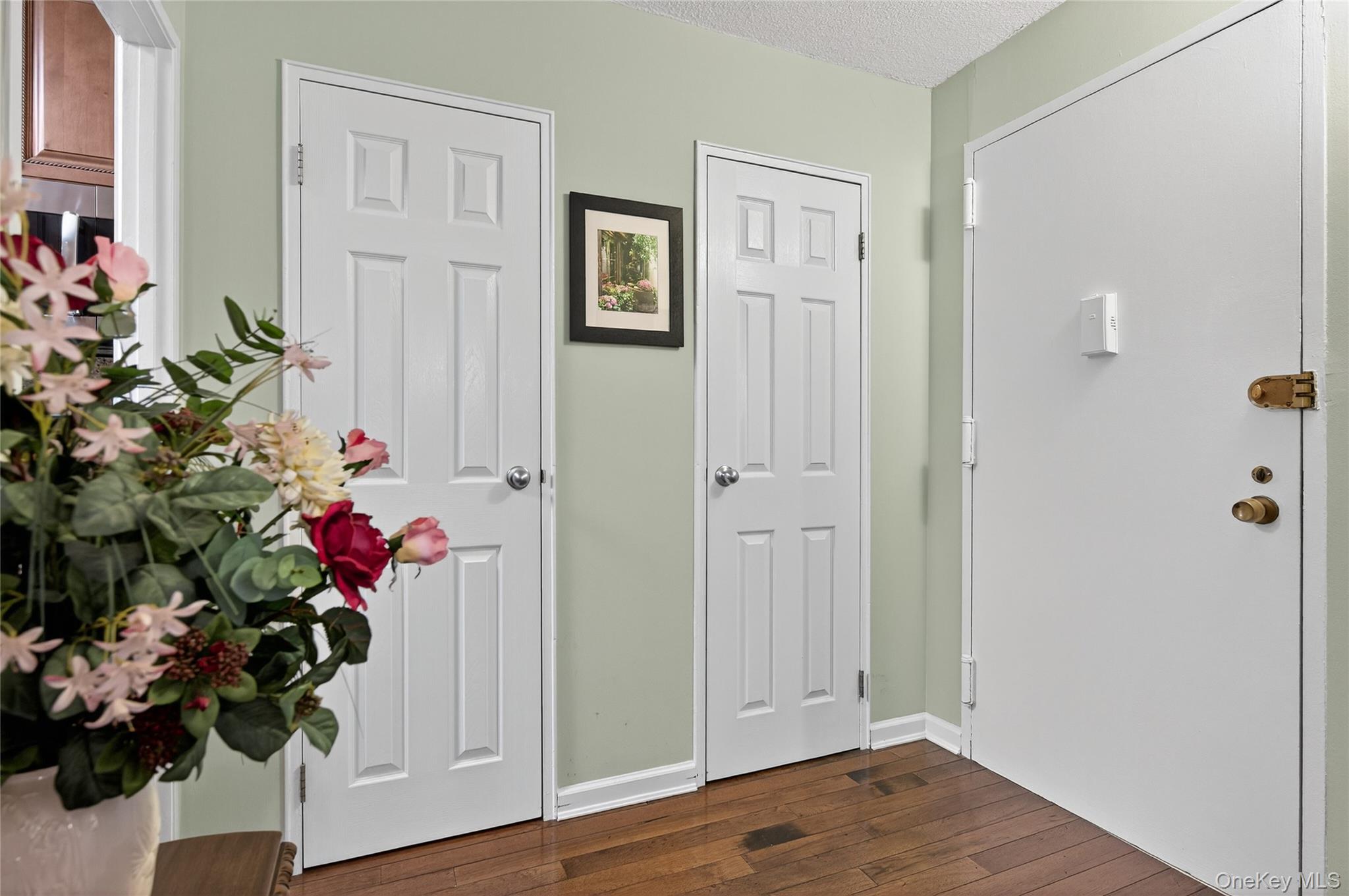 135 Post Avenue # 3F, Westbury, NY 11590