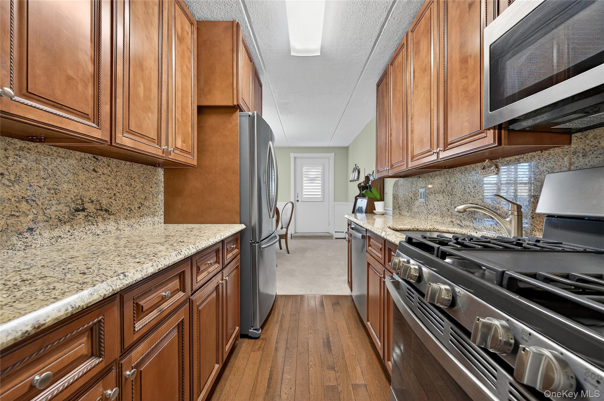 135 Post Avenue # 3F, Westbury, NY 11590