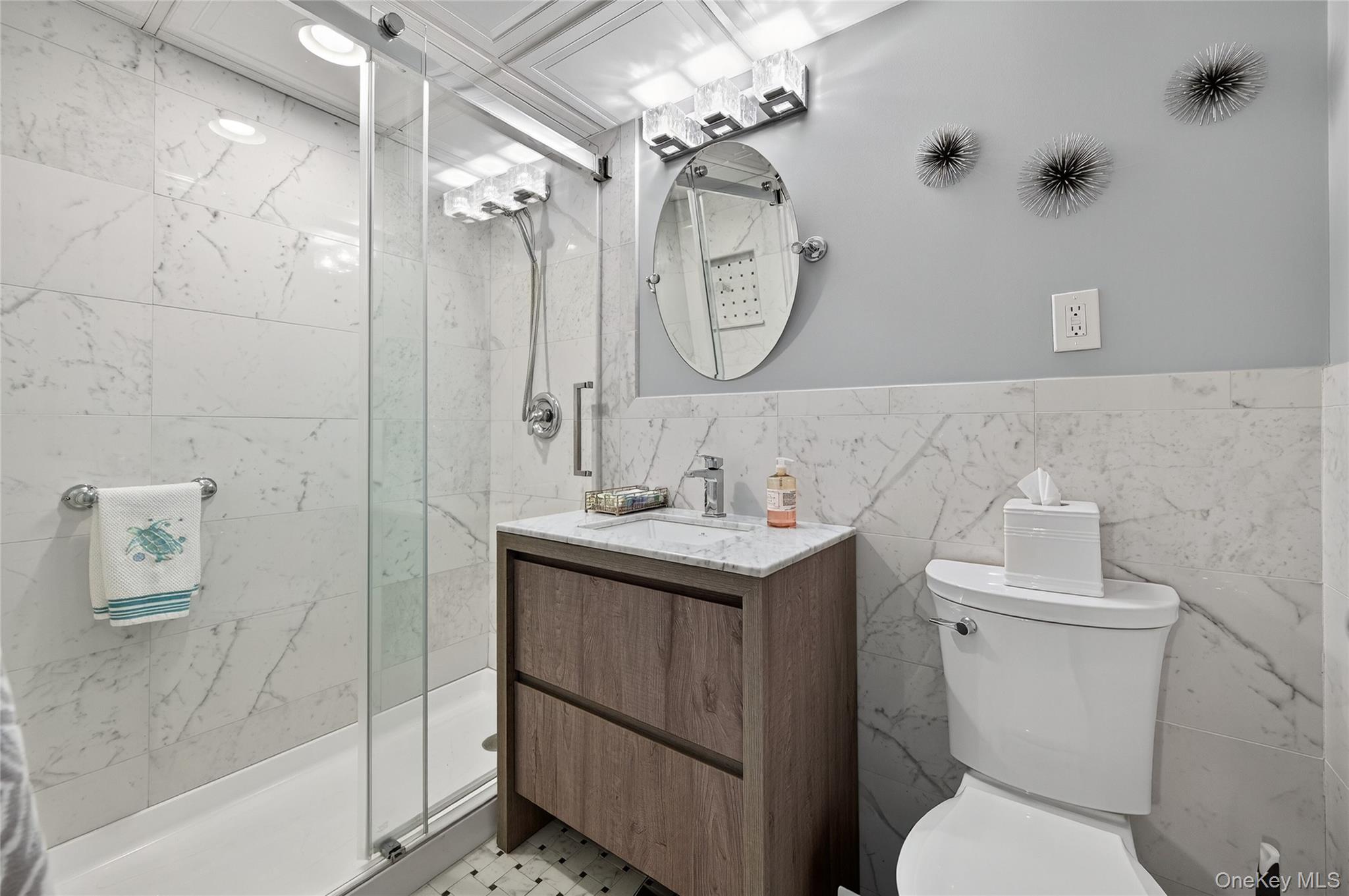 135 Post Avenue # 3F, Westbury, NY 11590