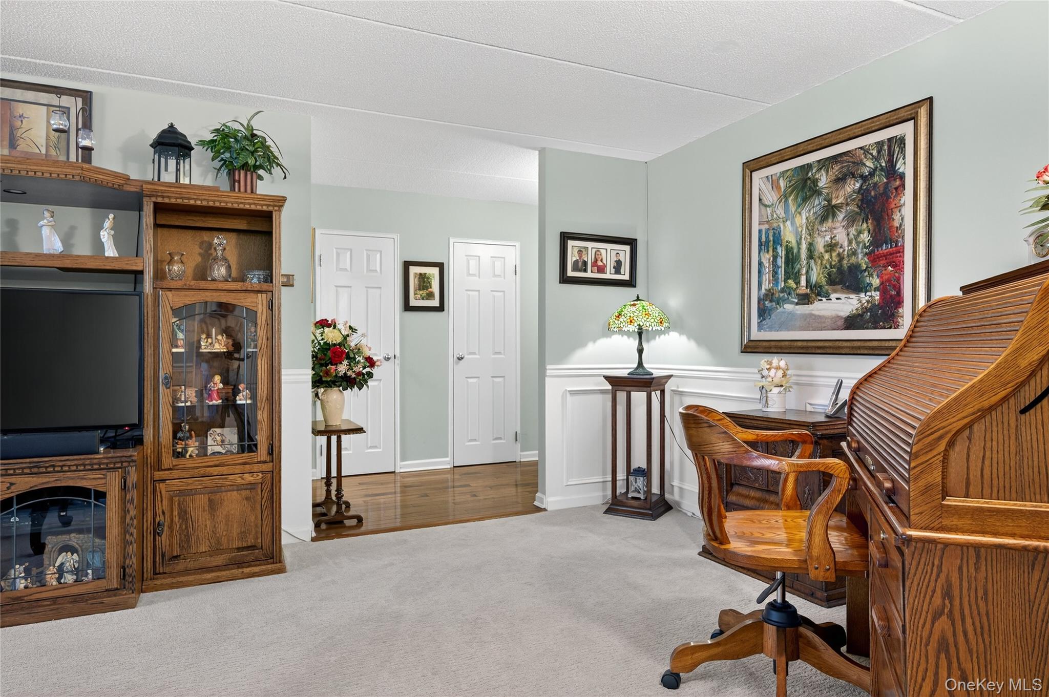 135 Post Avenue # 3F, Westbury, NY 11590