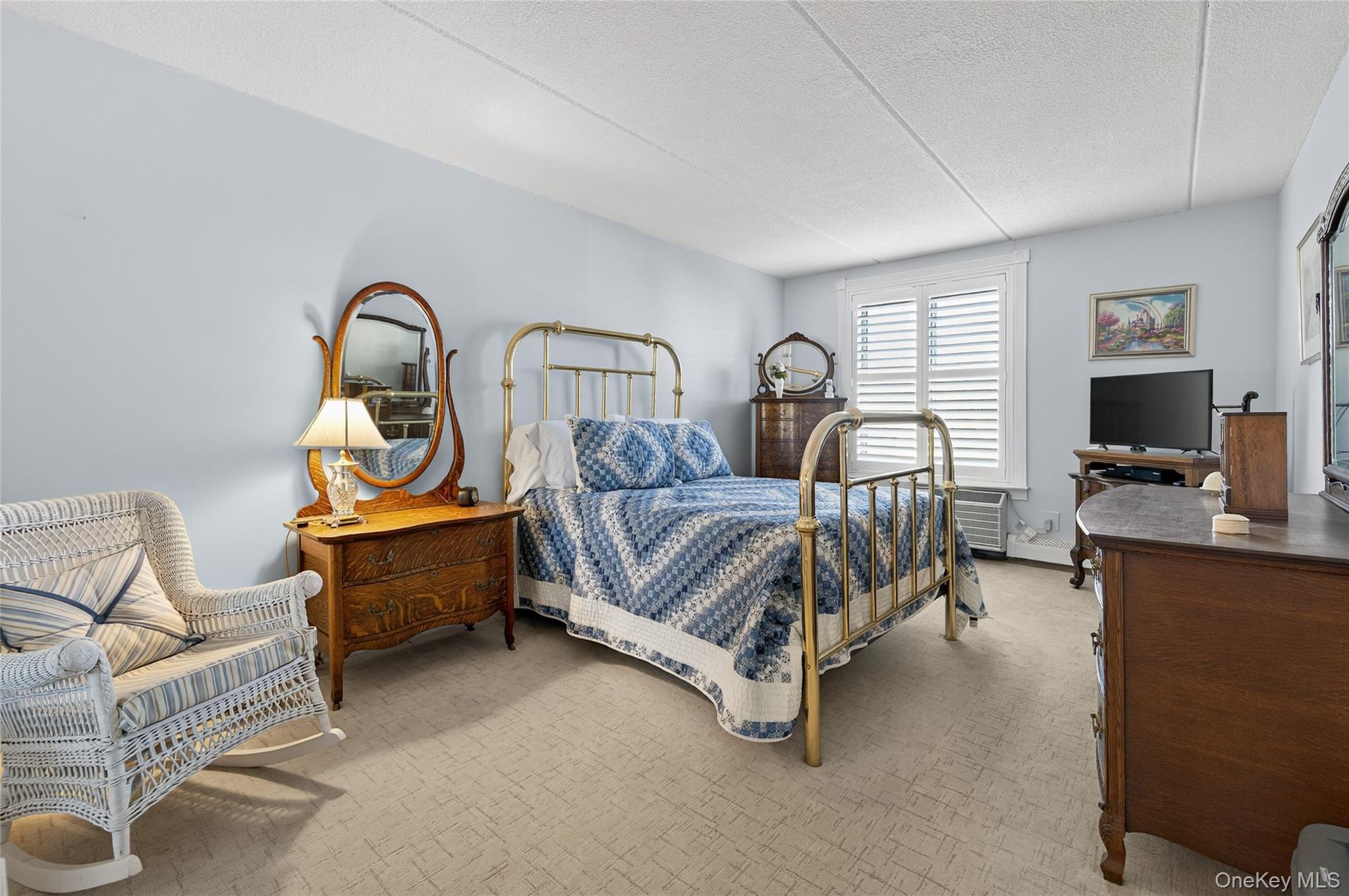 135 Post Avenue # 3F, Westbury, NY 11590