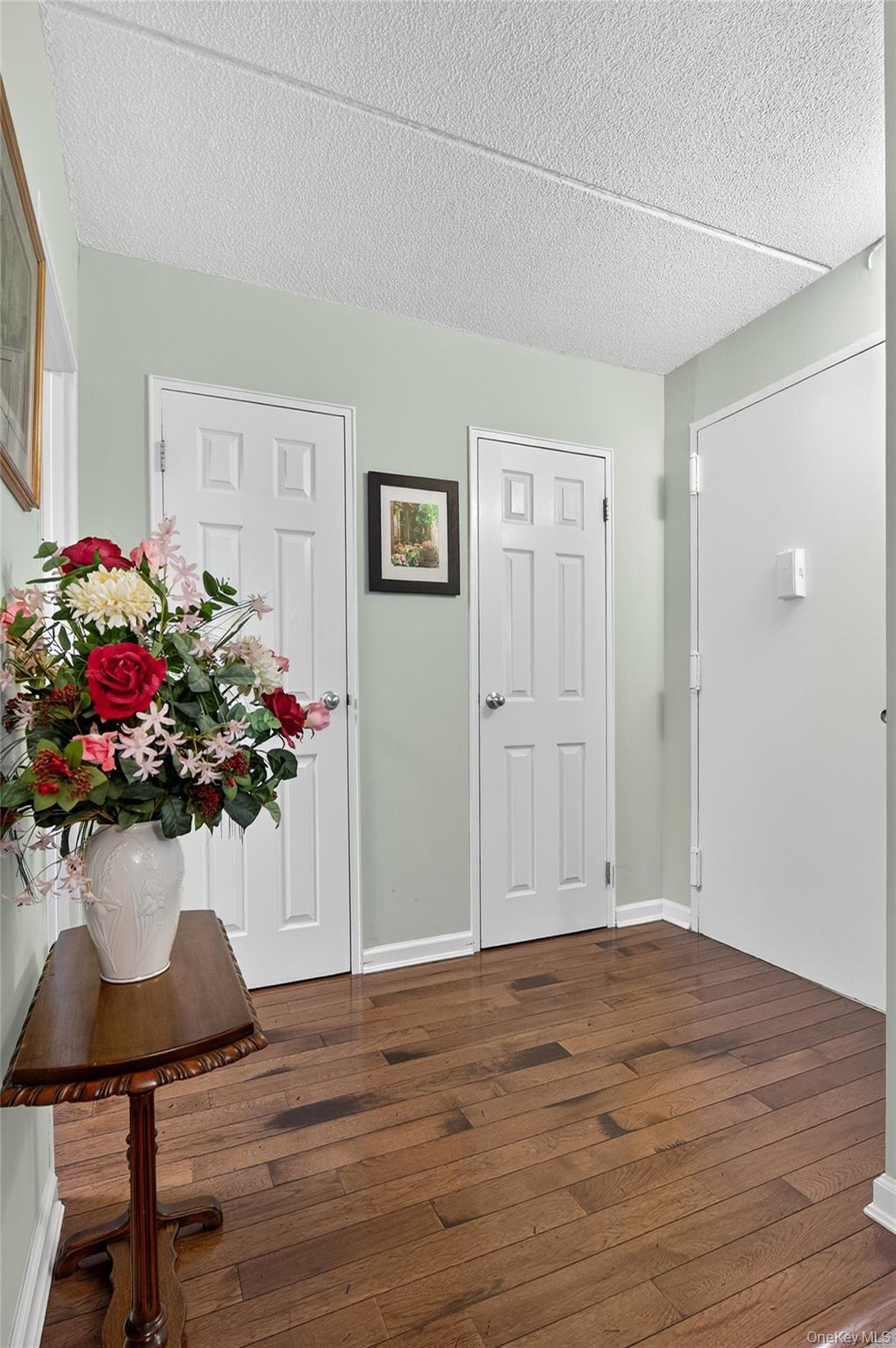 135 Post Avenue # 3F, Westbury, NY 11590