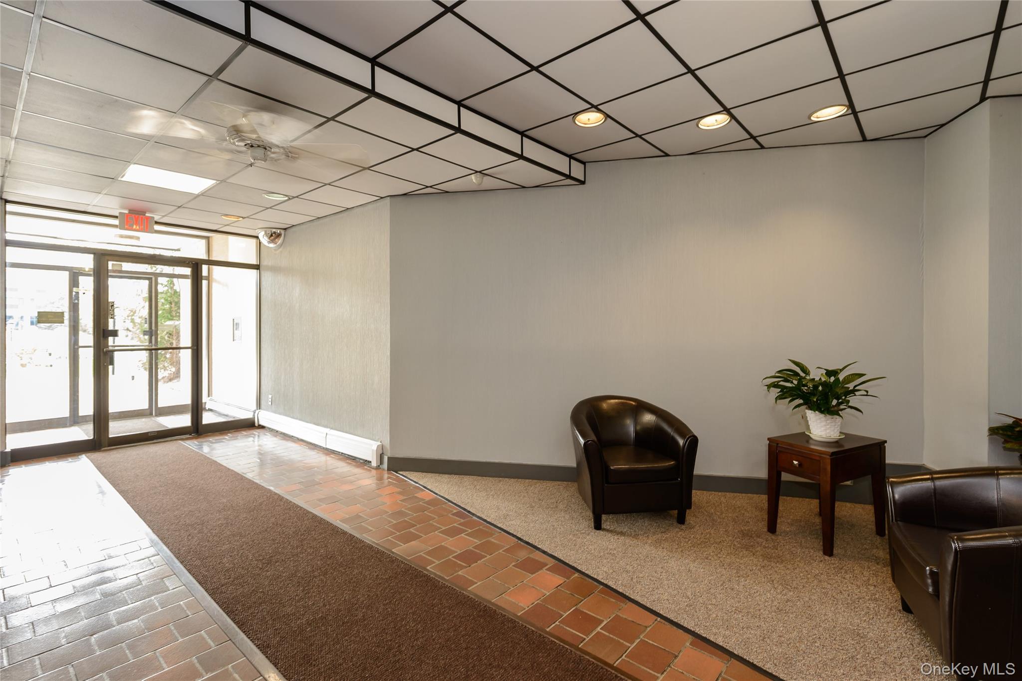 135 Post Avenue # 3F, Westbury, NY 11590