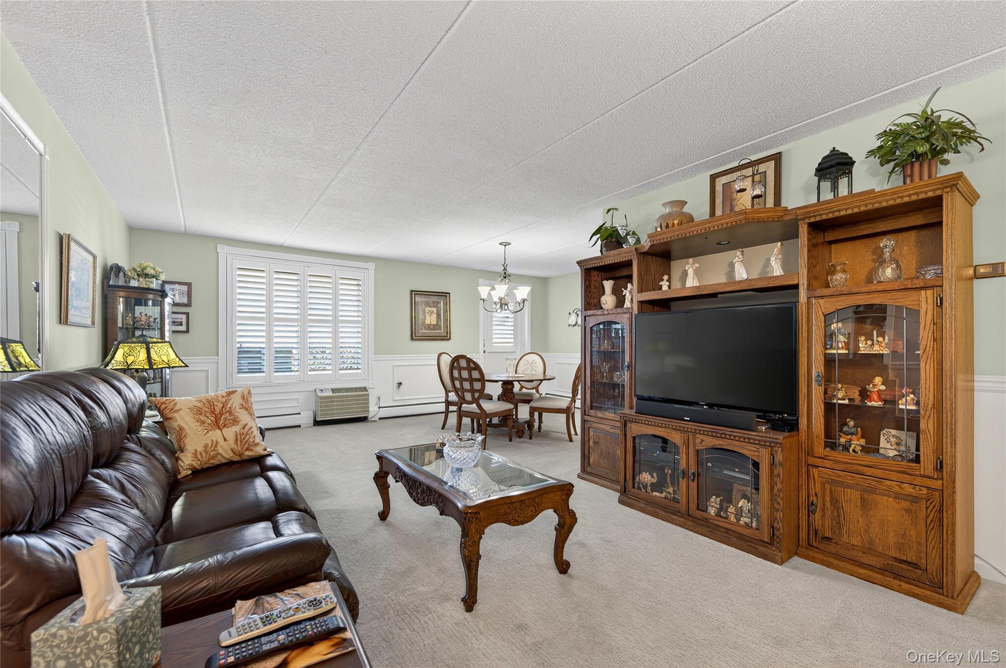 135 Post Avenue # 3F, Westbury, NY 11590