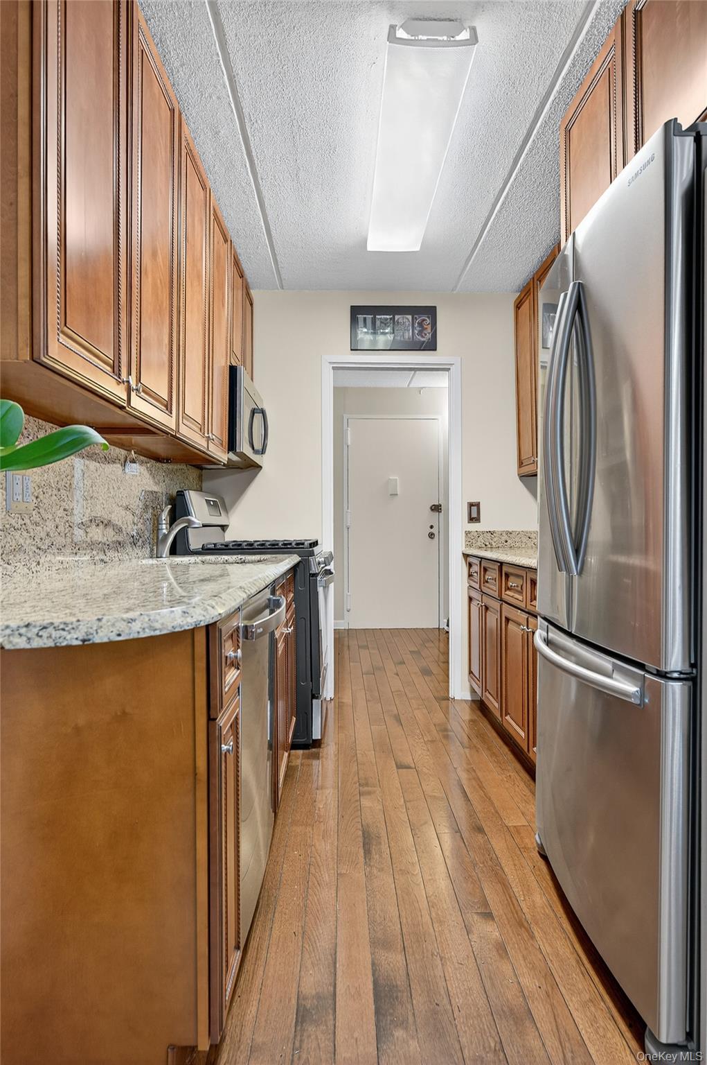 135 Post Avenue # 3F, Westbury, NY 11590